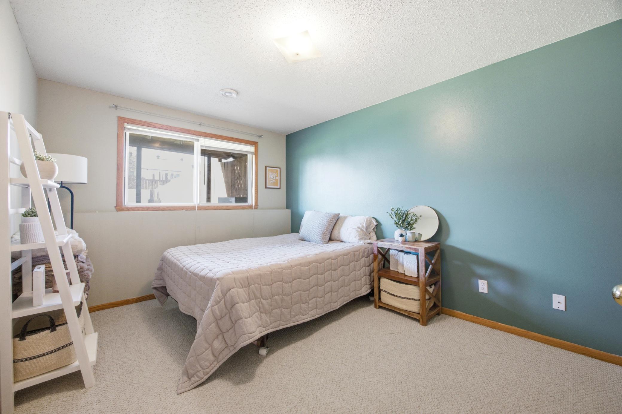 2000 twin home for sale at 1907 50th Street S in Fargo, ND — 3 bed, 2 bath (photo 25 of 44)