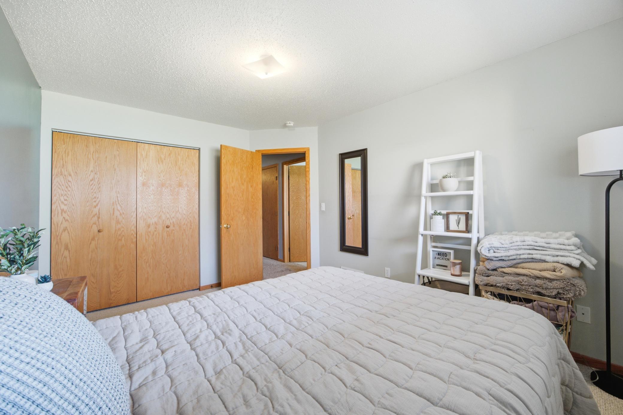 2000 twin home for sale at 1907 50th Street S in Fargo, ND — 3 bed, 2 bath (photo 26 of 44)
