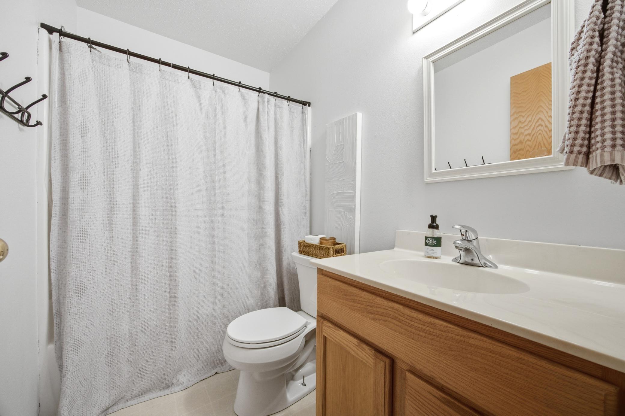 2000 twin home for sale at 1907 50th Street S in Fargo, ND — 3 bed, 2 bath (photo 27 of 44)