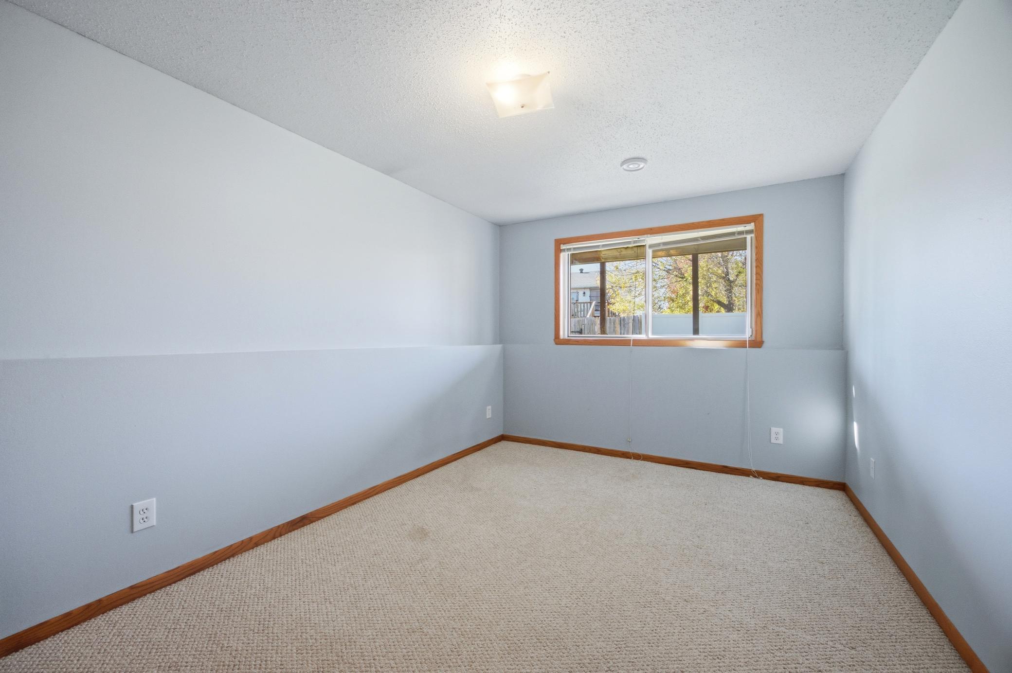 2000 twin home for sale at 1907 50th Street S in Fargo, ND — 3 bed, 2 bath (photo 28 of 44)