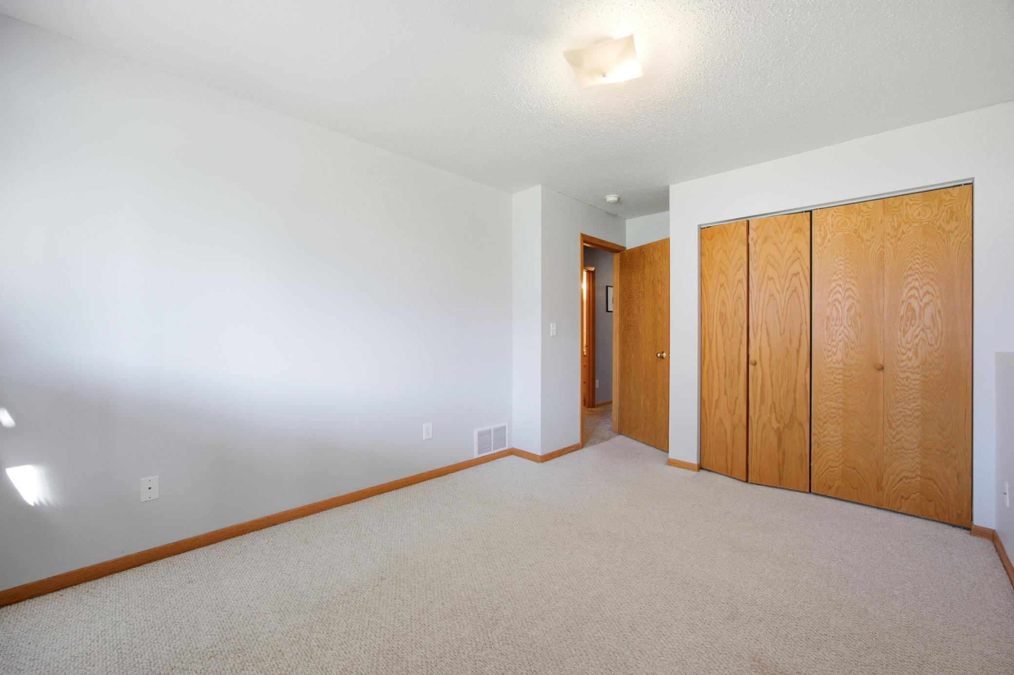 2000 twin home for sale at 1907 50th Street S in Fargo, ND — 3 bed, 2 bath (photo 29 of 44)
