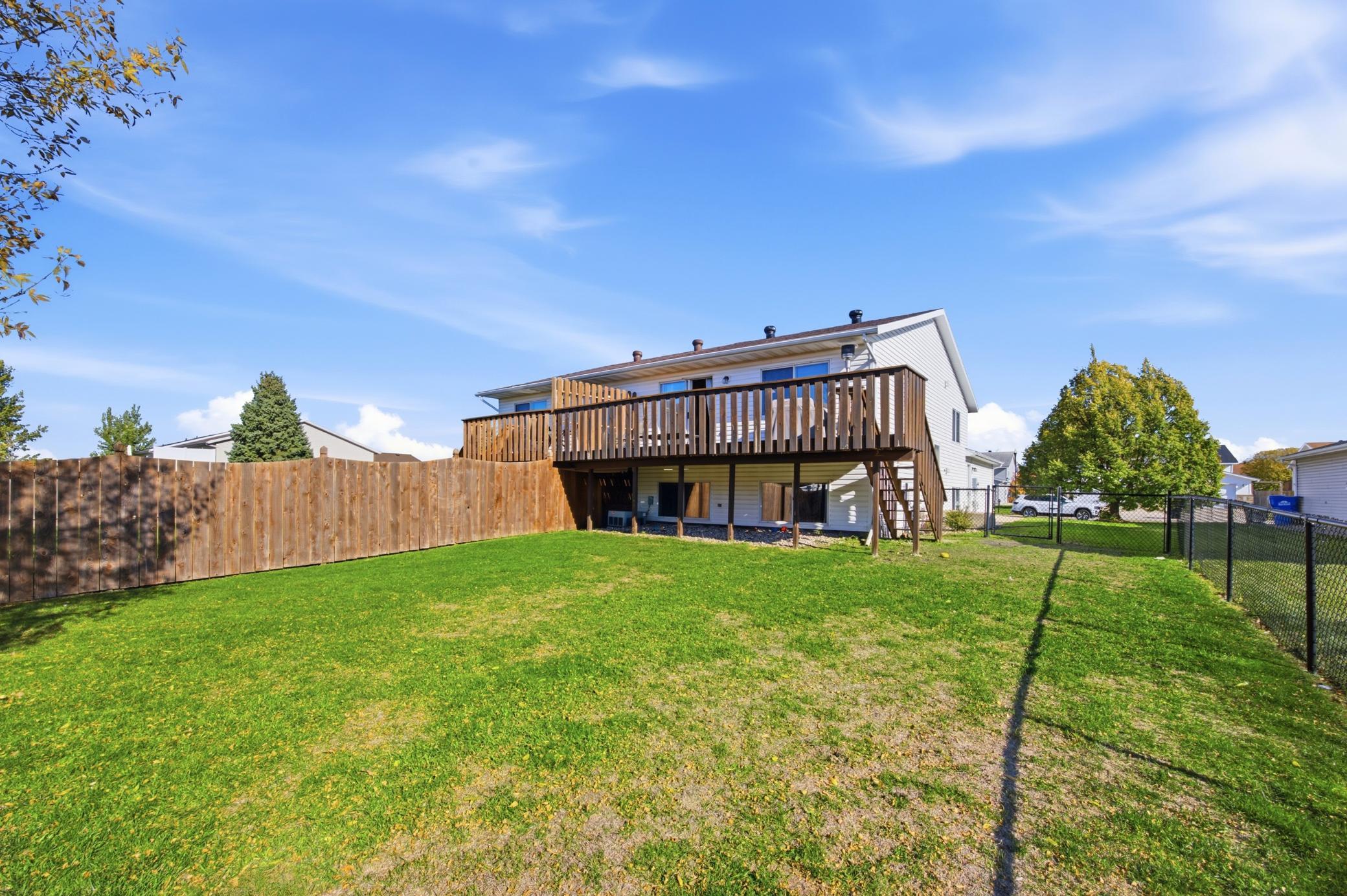2000 twin home for sale at 1907 50th Street S in Fargo, ND — 3 bed, 2 bath (photo 38 of 44)