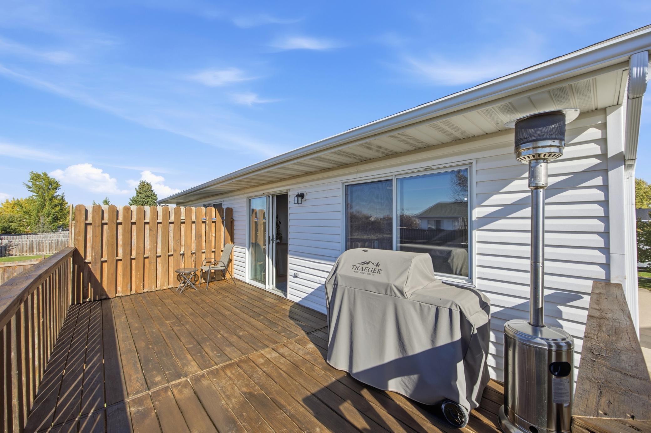 2000 twin home for sale at 1907 50th Street S in Fargo, ND — 3 bed, 2 bath (photo 40 of 44)