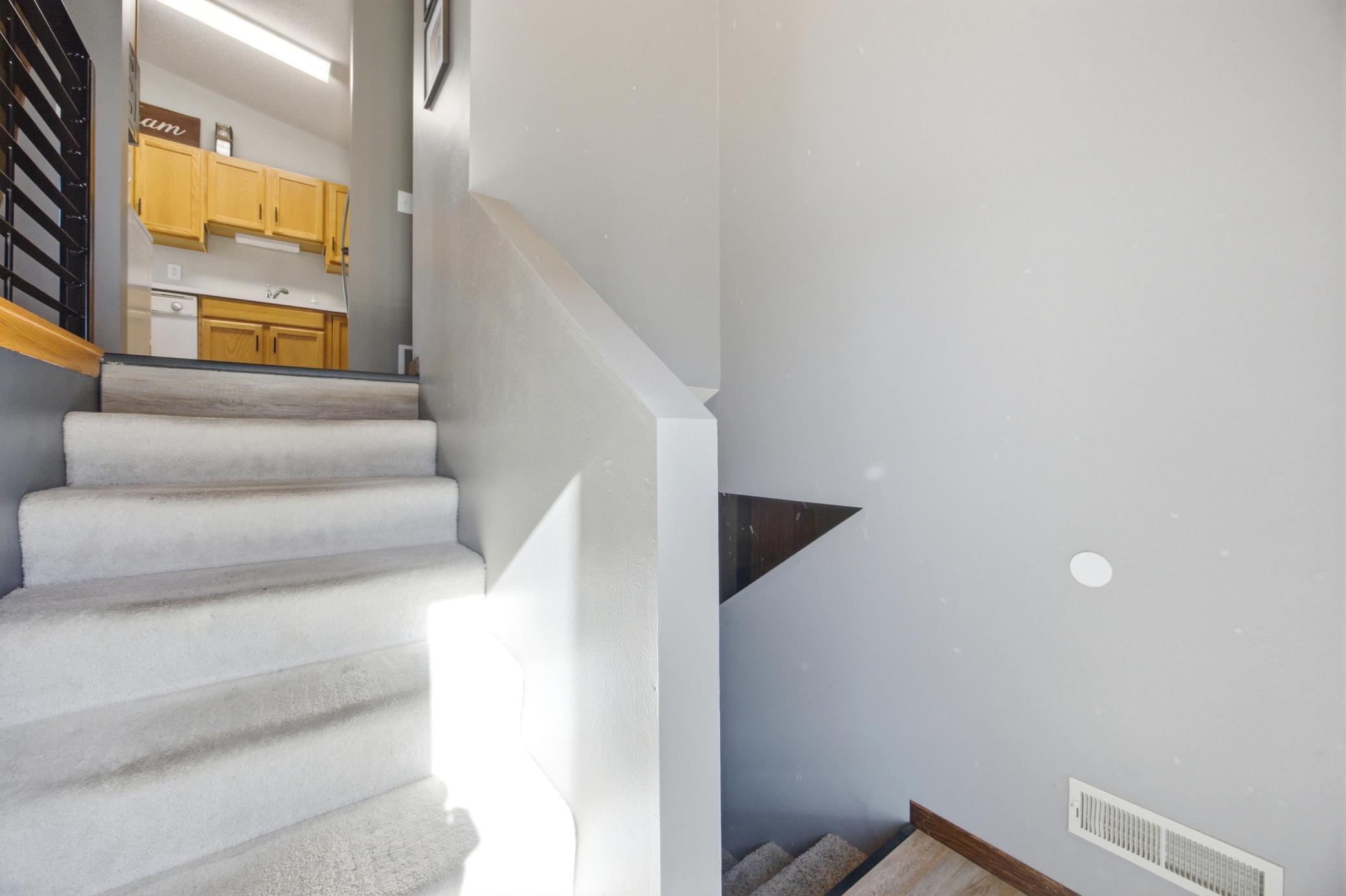 2000 twin home for sale at 1907 50th Street S in Fargo, ND — 3 bed, 2 bath (photo 6 of 44)