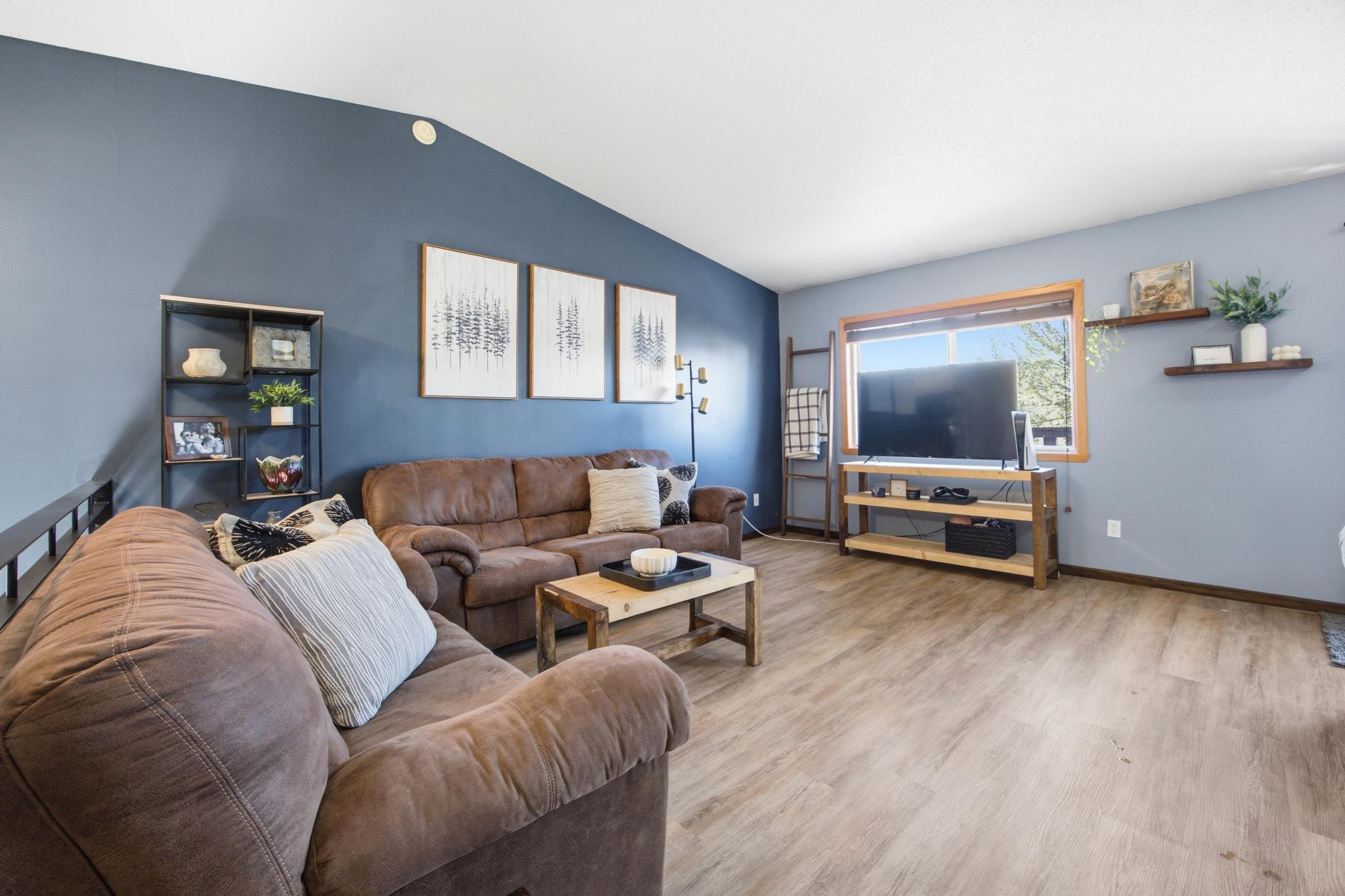 2000 twin home for sale at 1907 50th Street S in Fargo, ND — 3 bed, 2 bath (photo 8 of 44)