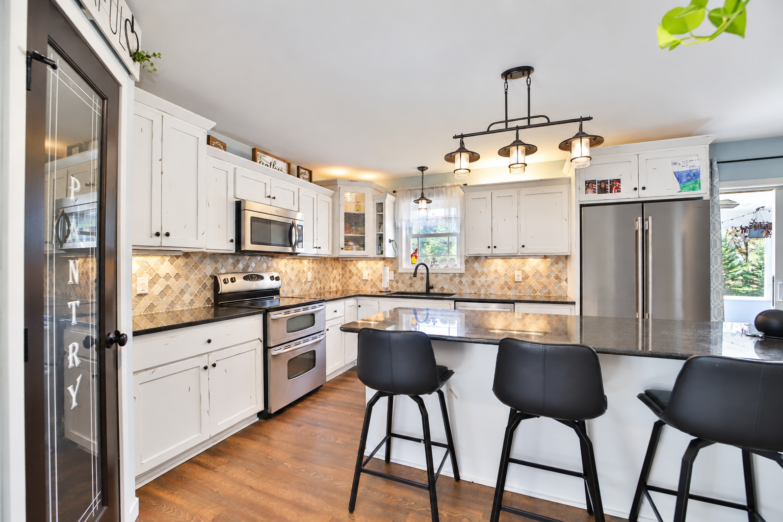 2017 single family home for sale at 1527 2nd Street NE in Staples, MN — 5 bed, 4 bath (photo 2 of 43)