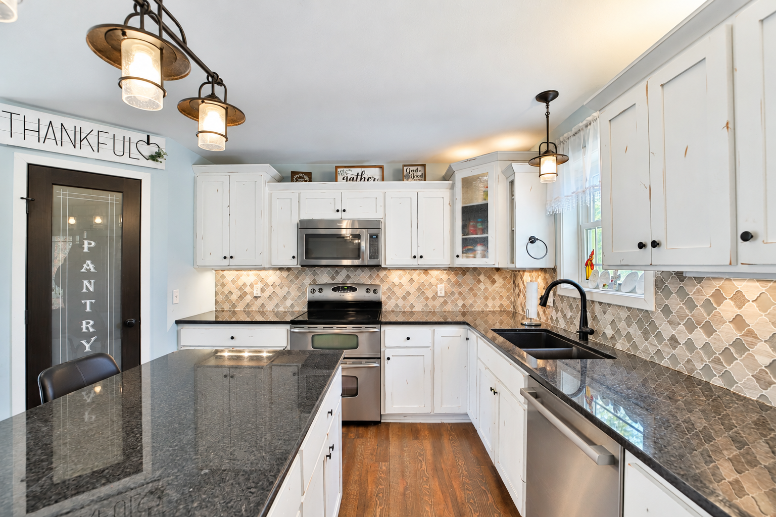 2017 single family home for sale at 1527 2nd Street NE in Staples, MN — 5 bed, 4 bath (photo 3 of 43)