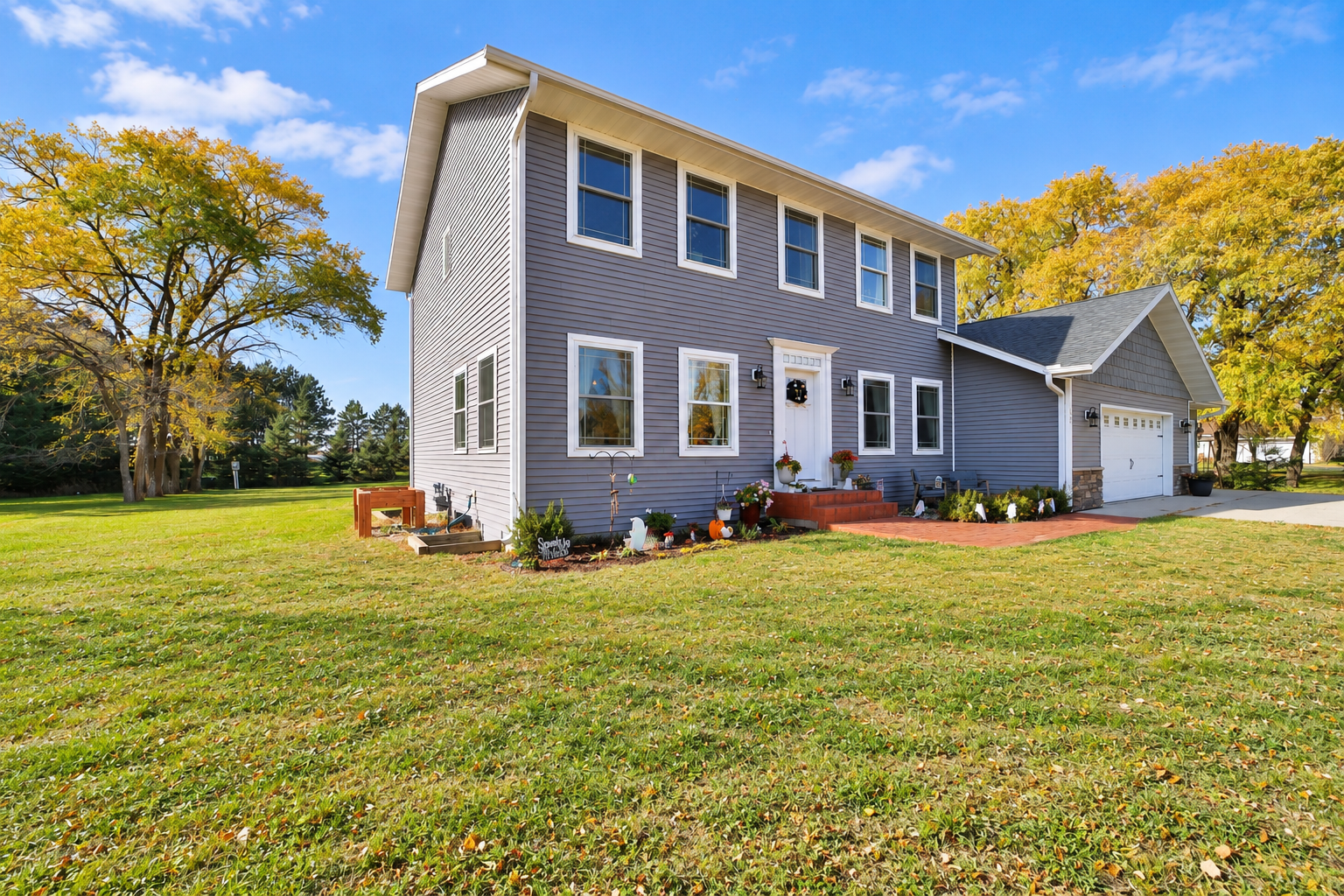 2017 single family home for sale at 1527 2nd Street NE in Staples, MN — 5 bed, 4 bath (photo 35 of 43)