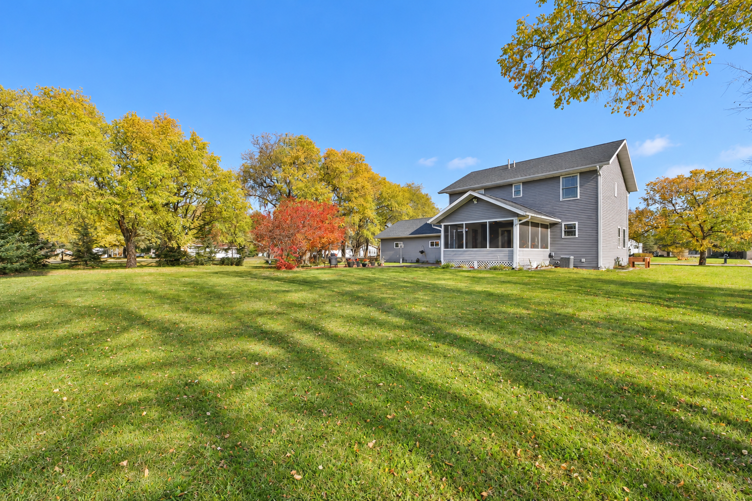 2017 single family home for sale at 1527 2nd Street NE in Staples, MN — 5 bed, 4 bath (photo 37 of 43)