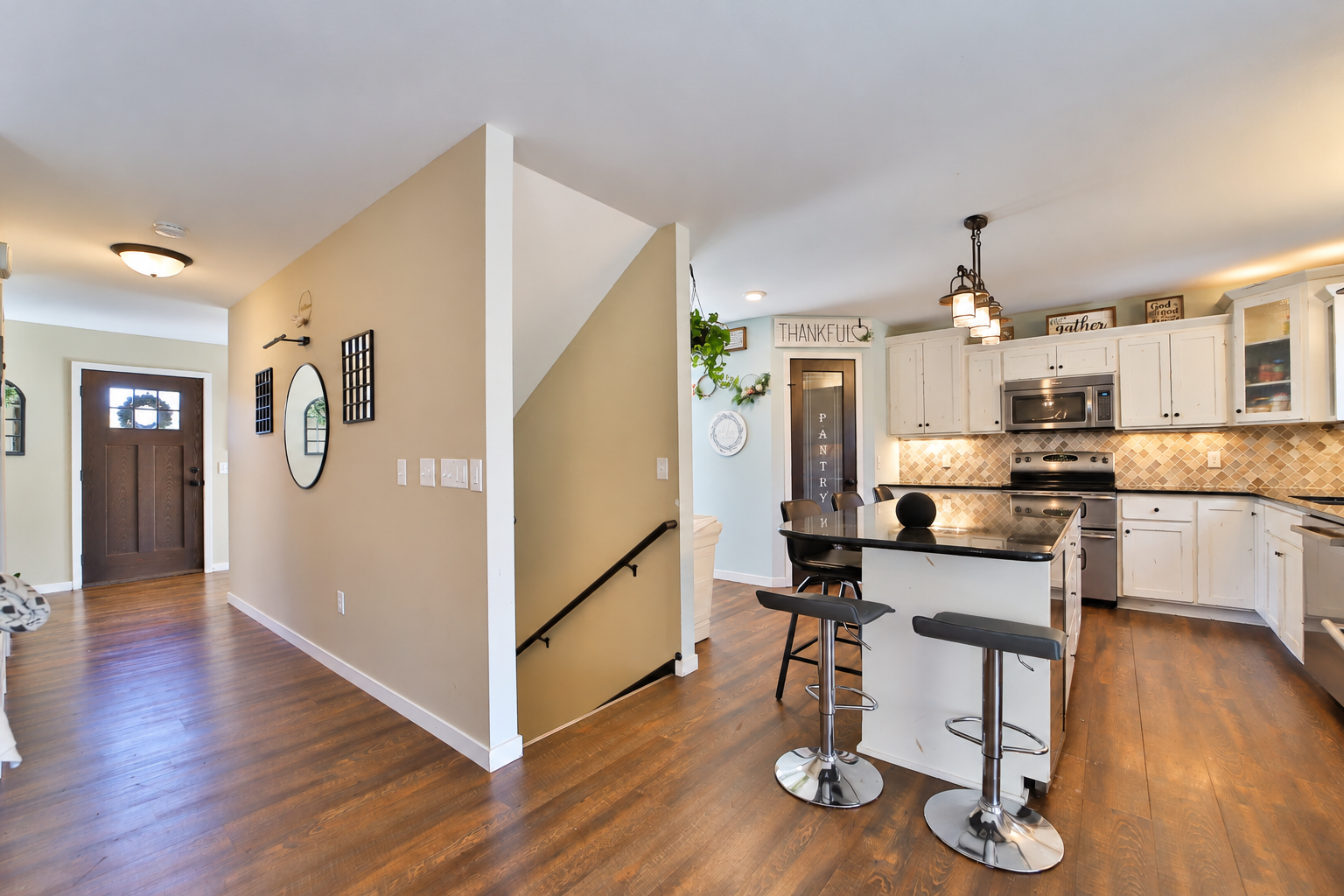 2017 single family home for sale at 1527 2nd Street NE in Staples, MN — 5 bed, 4 bath (photo 5 of 43)