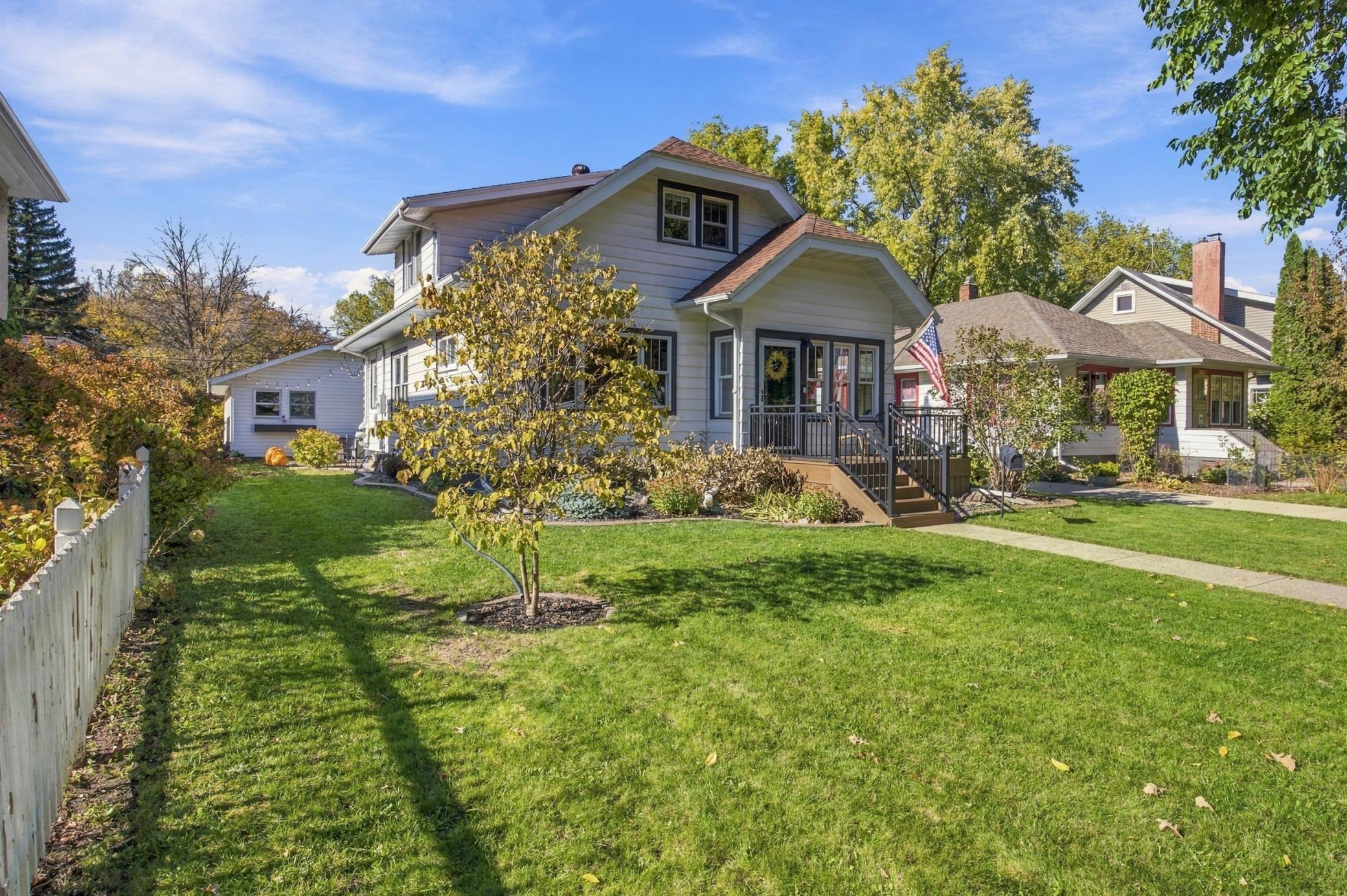 1925 single family home for sale at 1218 3rd Street N in Fargo, ND — 5 bed, 3 bath