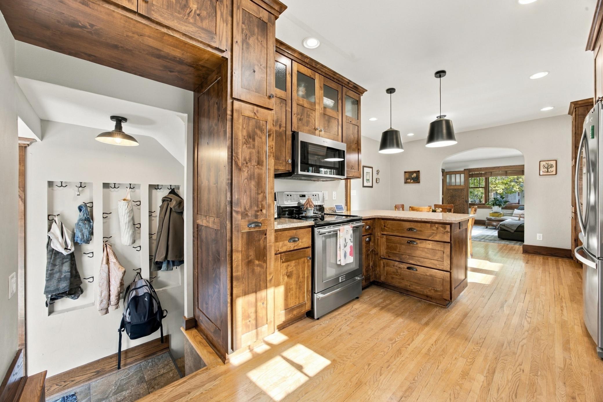 1925 single family home for sale at 1218 3rd Street N in Fargo, ND — 5 bed, 3 bath (photo 11 of 37)
