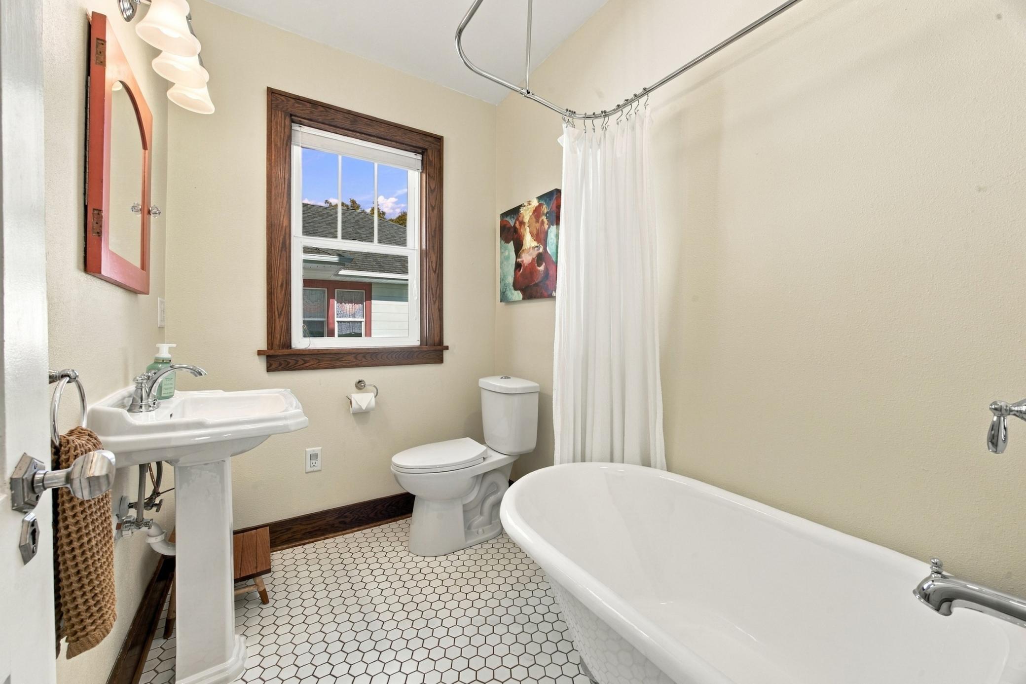 1925 single family home for sale at 1218 3rd Street N in Fargo, ND — 5 bed, 3 bath (photo 14 of 37)