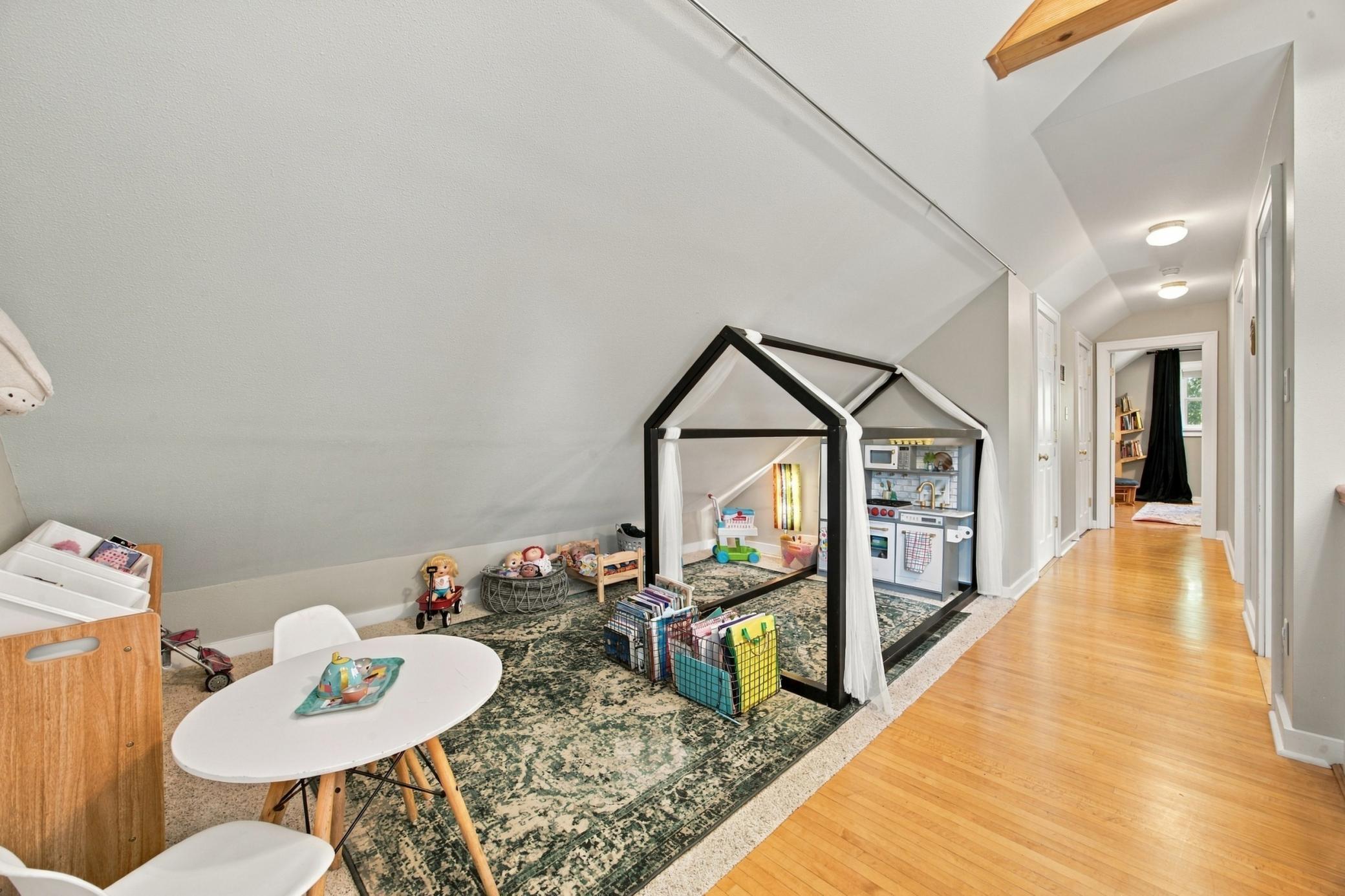 1925 single family home for sale at 1218 3rd Street N in Fargo, ND — 5 bed, 3 bath (photo 15 of 37)