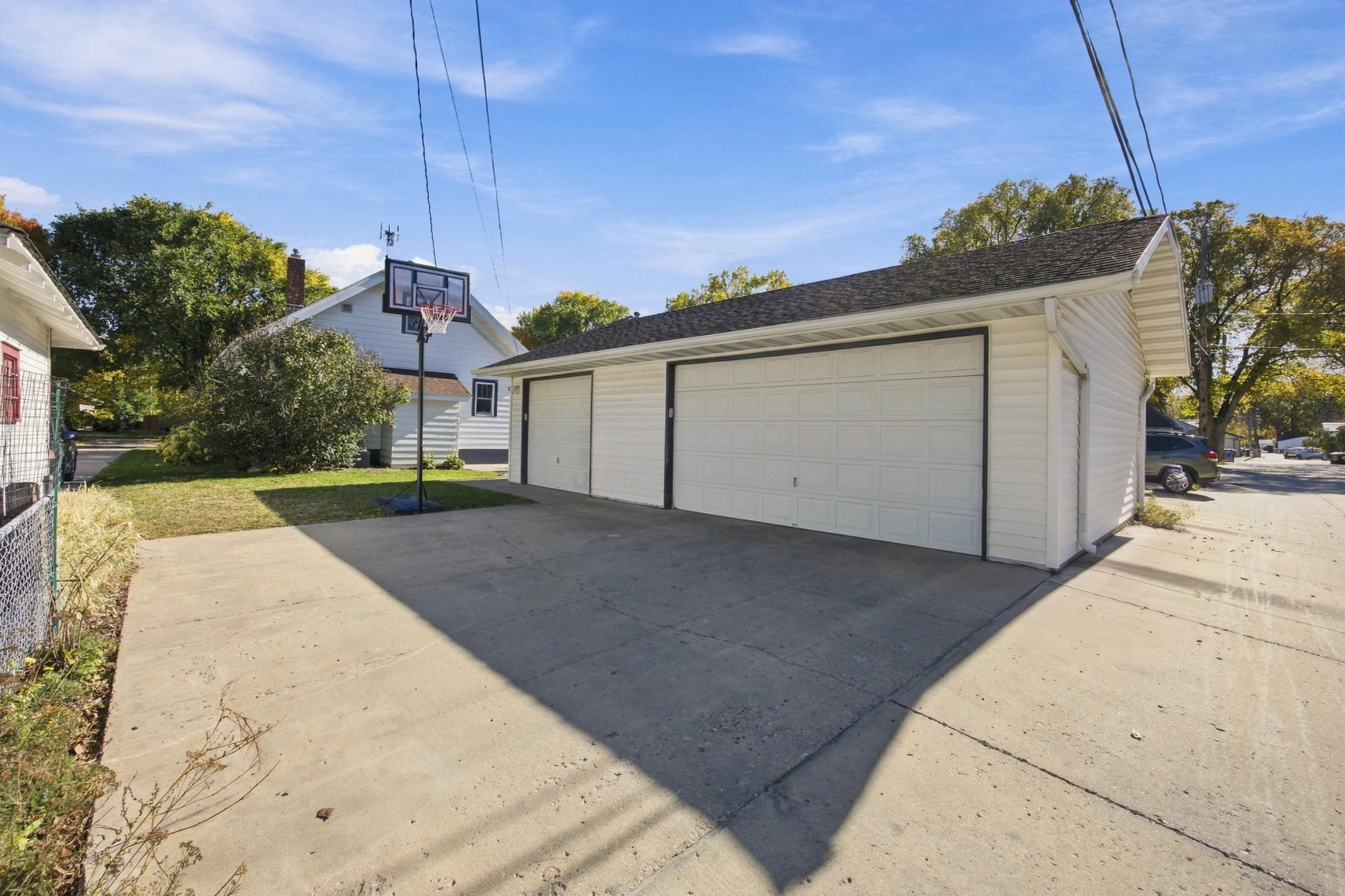 1925 single family home for sale at 1218 3rd Street N in Fargo, ND — 5 bed, 3 bath (photo 27 of 37)