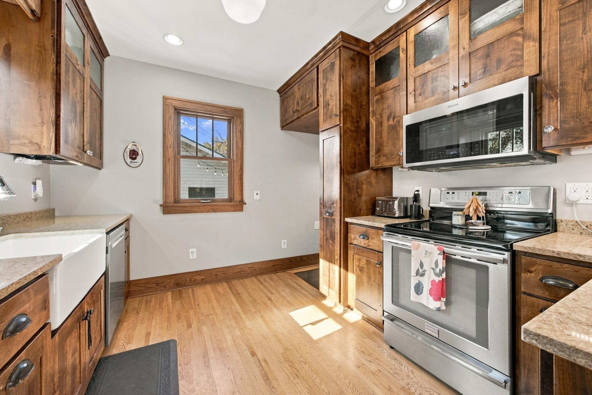 1925 single family home for sale at 1218 3rd Street N in Fargo, ND — 5 bed, 3 bath (photo 10 of 37)