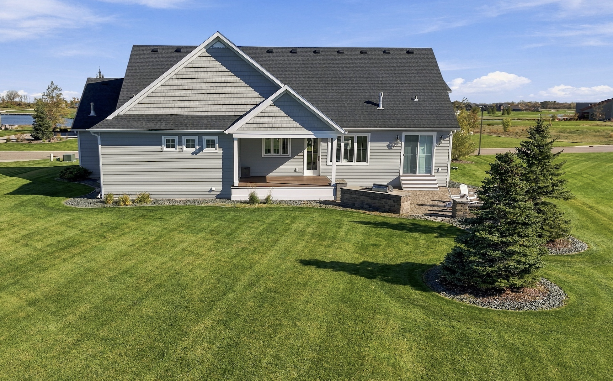 2017 single family home for sale at 356 Trent Jones Drive in Oxbow, ND — 5 bed, 3 bath (photo 2 of 71)