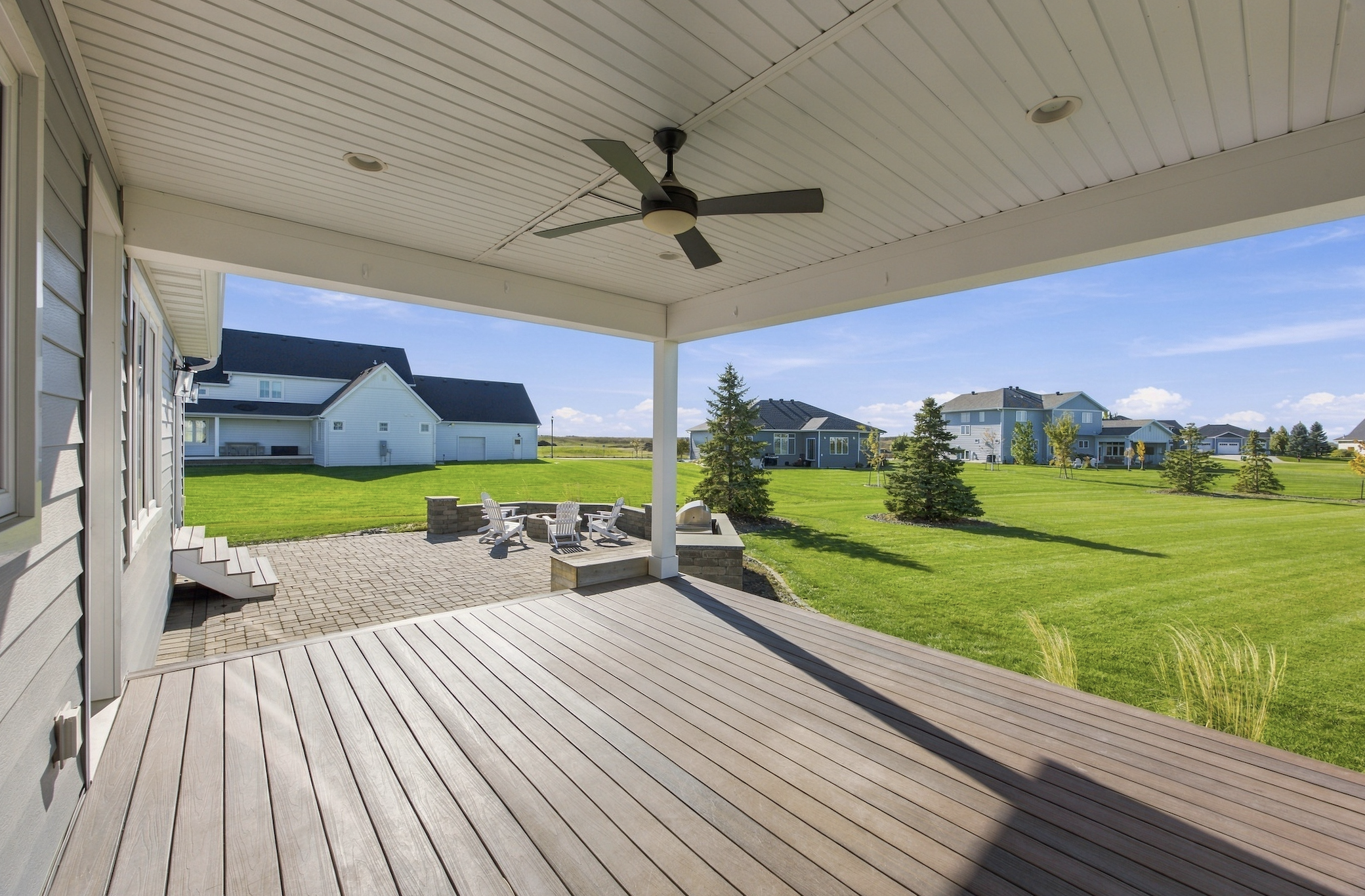 2017 single family home for sale at 356 Trent Jones Drive in Oxbow, ND — 5 bed, 3 bath (photo 3 of 71)