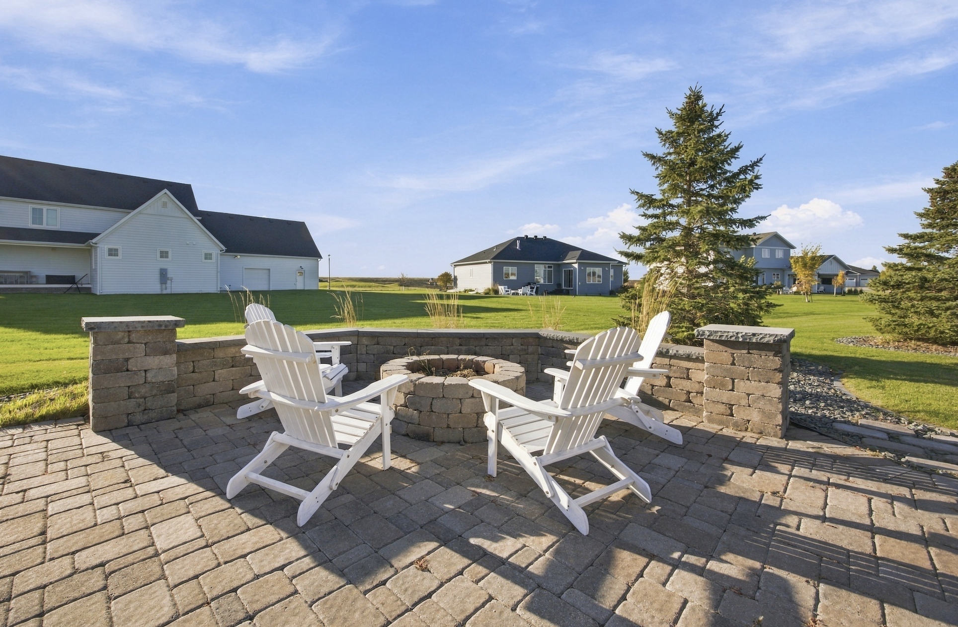 2017 single family home for sale at 356 Trent Jones Drive in Oxbow, ND — 5 bed, 3 bath (photo 5 of 71)