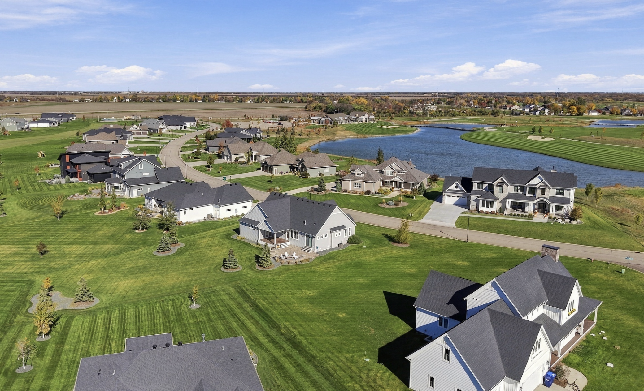 2017 single family home for sale at 356 Trent Jones Drive in Oxbow, ND — 5 bed, 3 bath (photo 59 of 71)