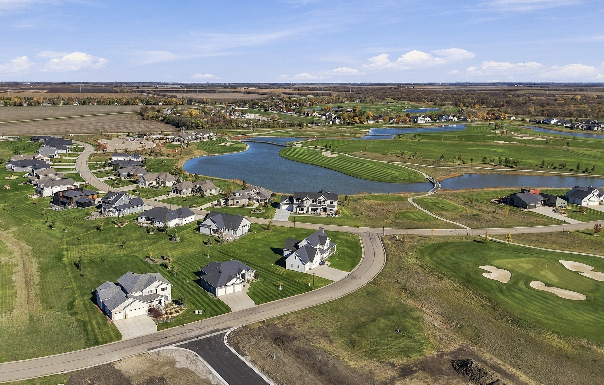 2017 single family home for sale at 356 Trent Jones Drive in Oxbow, ND — 5 bed, 3 bath (photo 60 of 71)