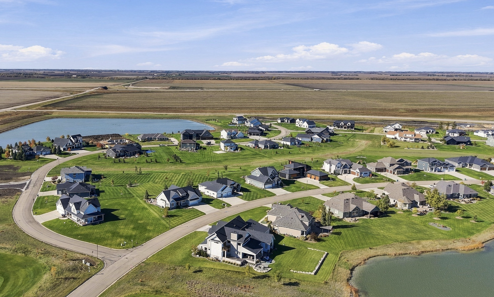 2017 single family home for sale at 356 Trent Jones Drive in Oxbow, ND — 5 bed, 3 bath (photo 61 of 71)