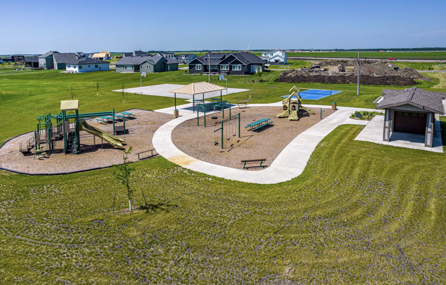 2017 single family home for sale at 356 Trent Jones Drive in Oxbow, ND — 5 bed, 3 bath (photo 62 of 71)
