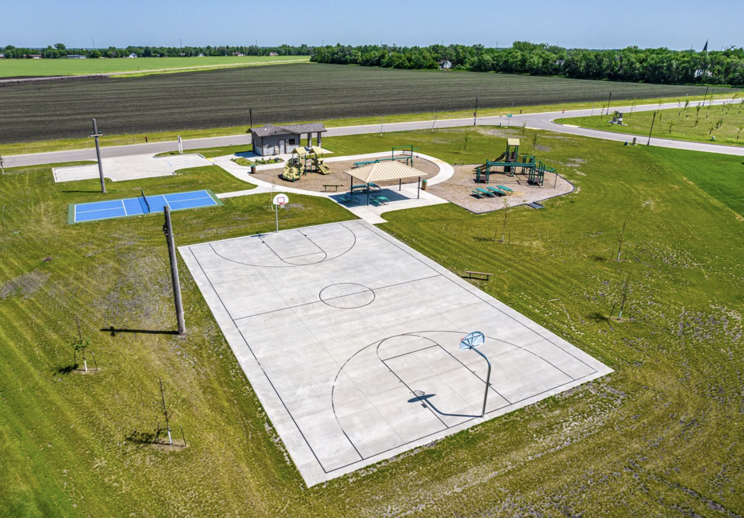 2017 single family home for sale at 356 Trent Jones Drive in Oxbow, ND — 5 bed, 3 bath (photo 63 of 71)