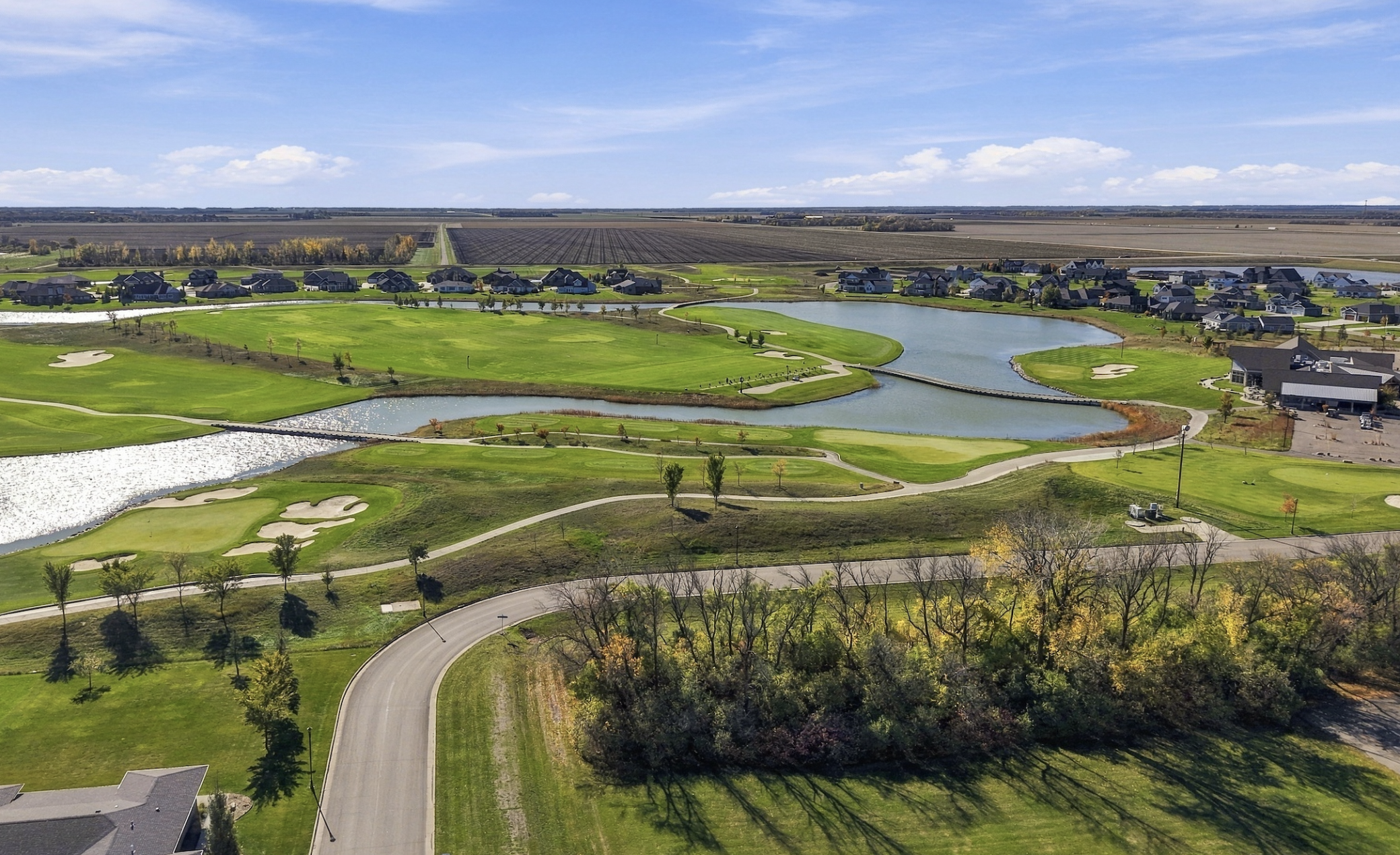 2017 single family home for sale at 356 Trent Jones Drive in Oxbow, ND — 5 bed, 3 bath (photo 65 of 71)