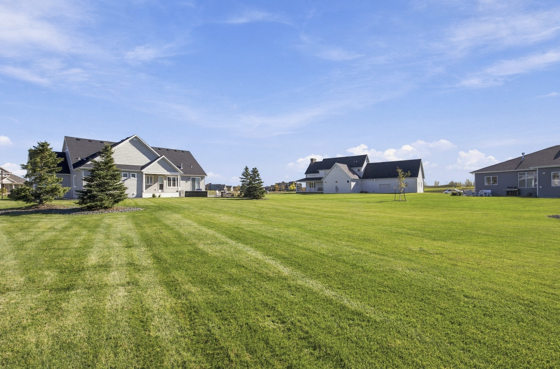 2017 single family home for sale at 356 Trent Jones Drive in Oxbow, ND — 5 bed, 3 bath (photo 8 of 71)