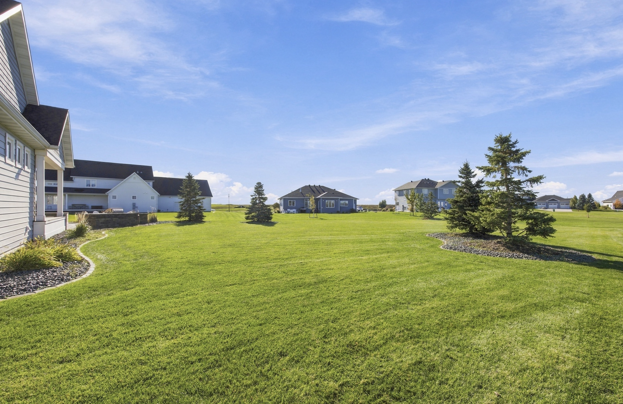 2017 single family home for sale at 356 Trent Jones Drive in Oxbow, ND — 5 bed, 3 bath (photo 9 of 71)