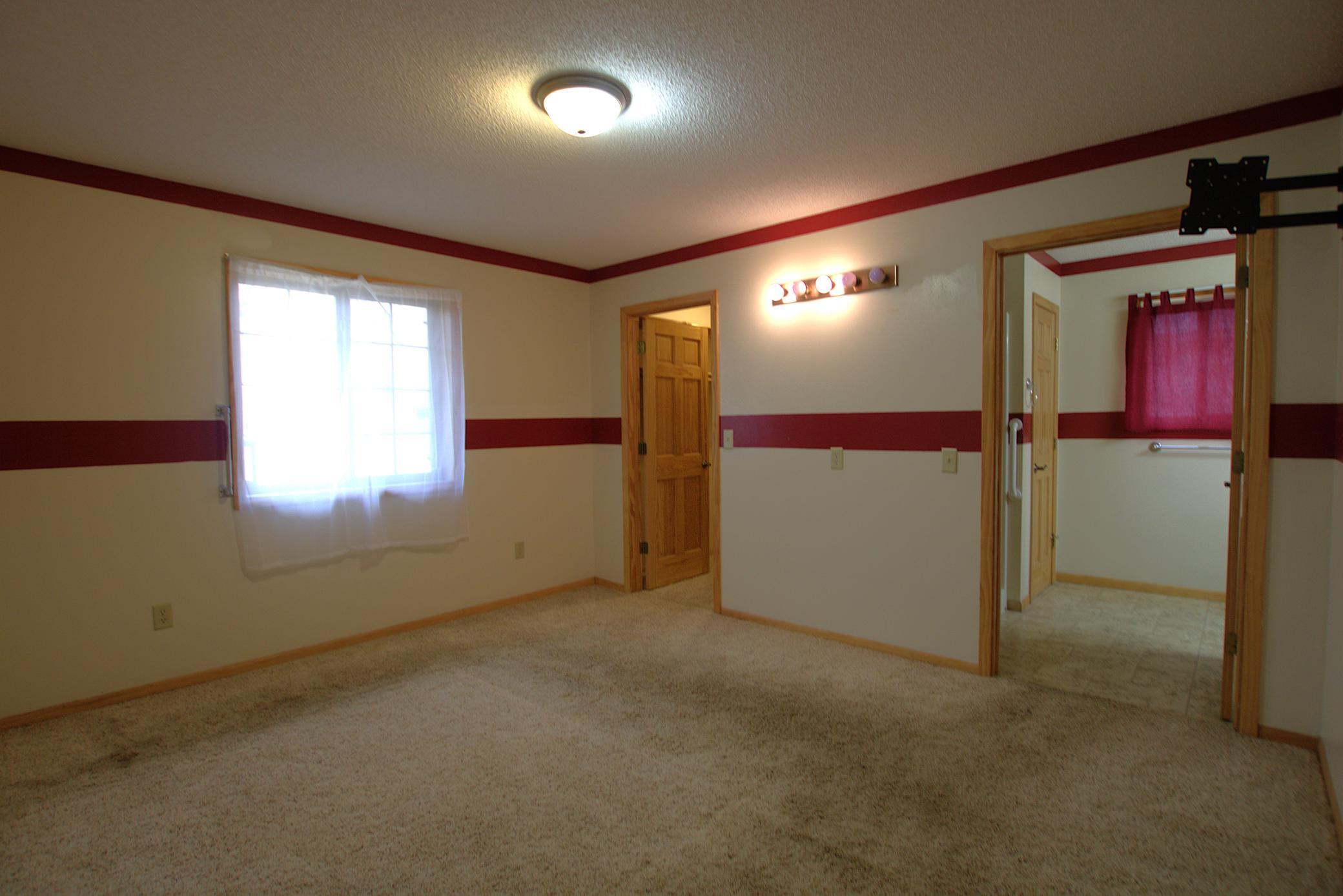 2006 single family home for sale at 501 2nd Street SW in Staples, MN — 3 bed, 2 bath (photo 13 of 27)