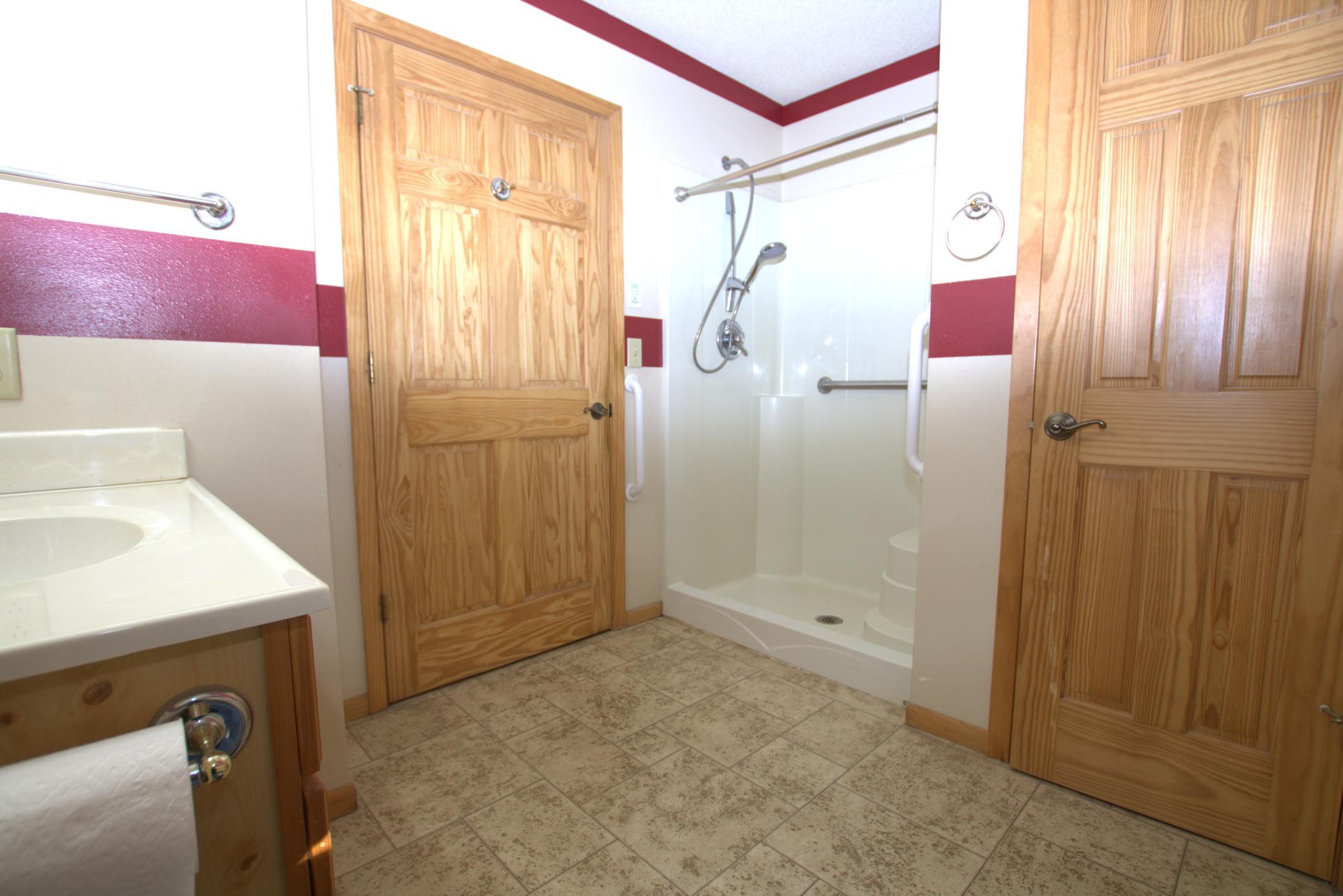 2006 single family home for sale at 501 2nd Street SW in Staples, MN — 3 bed, 2 bath (photo 15 of 27)