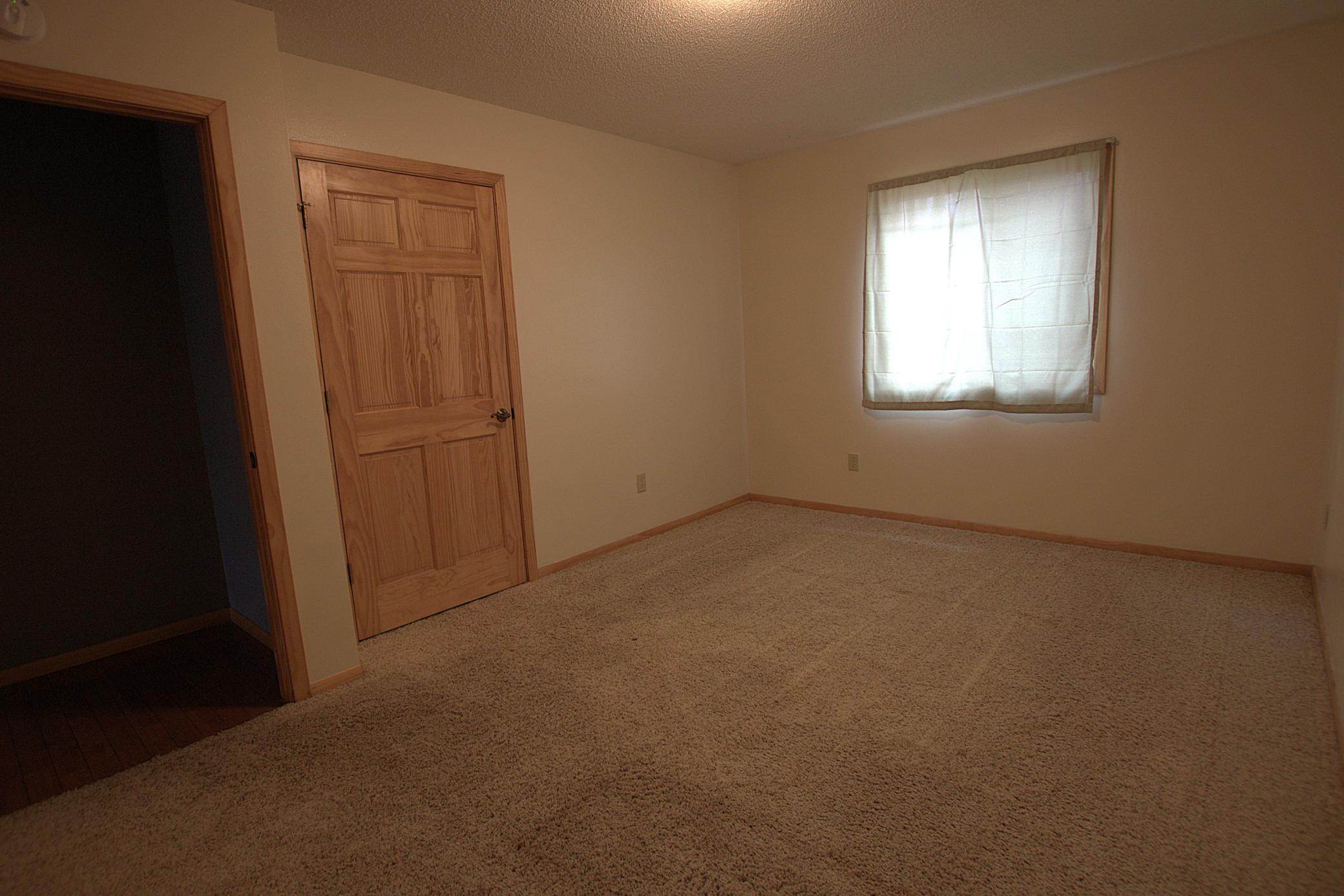 2006 single family home for sale at 501 2nd Street SW in Staples, MN — 3 bed, 2 bath (photo 17 of 27)