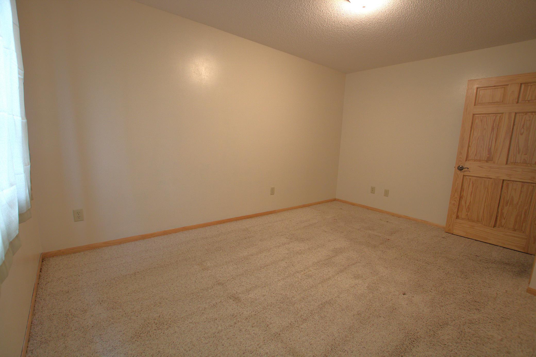 2006 single family home for sale at 501 2nd Street SW in Staples, MN — 3 bed, 2 bath (photo 18 of 27)