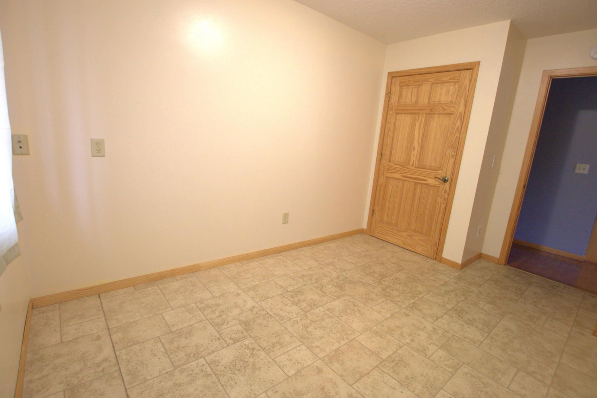2006 single family home for sale at 501 2nd Street SW in Staples, MN — 3 bed, 2 bath (photo 19 of 27)