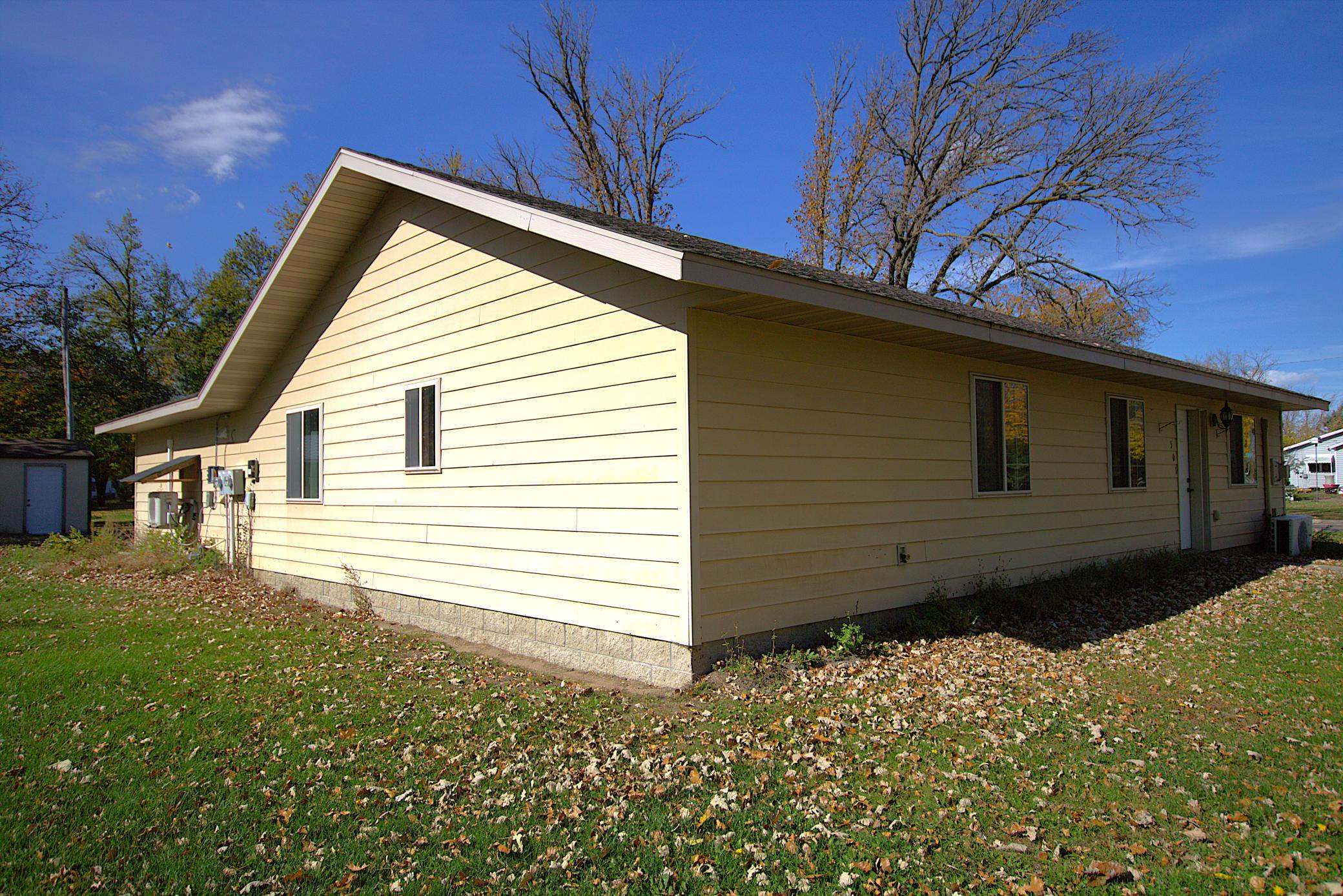 2006 single family home for sale at 501 2nd Street SW in Staples, MN — 3 bed, 2 bath (photo 4 of 27)