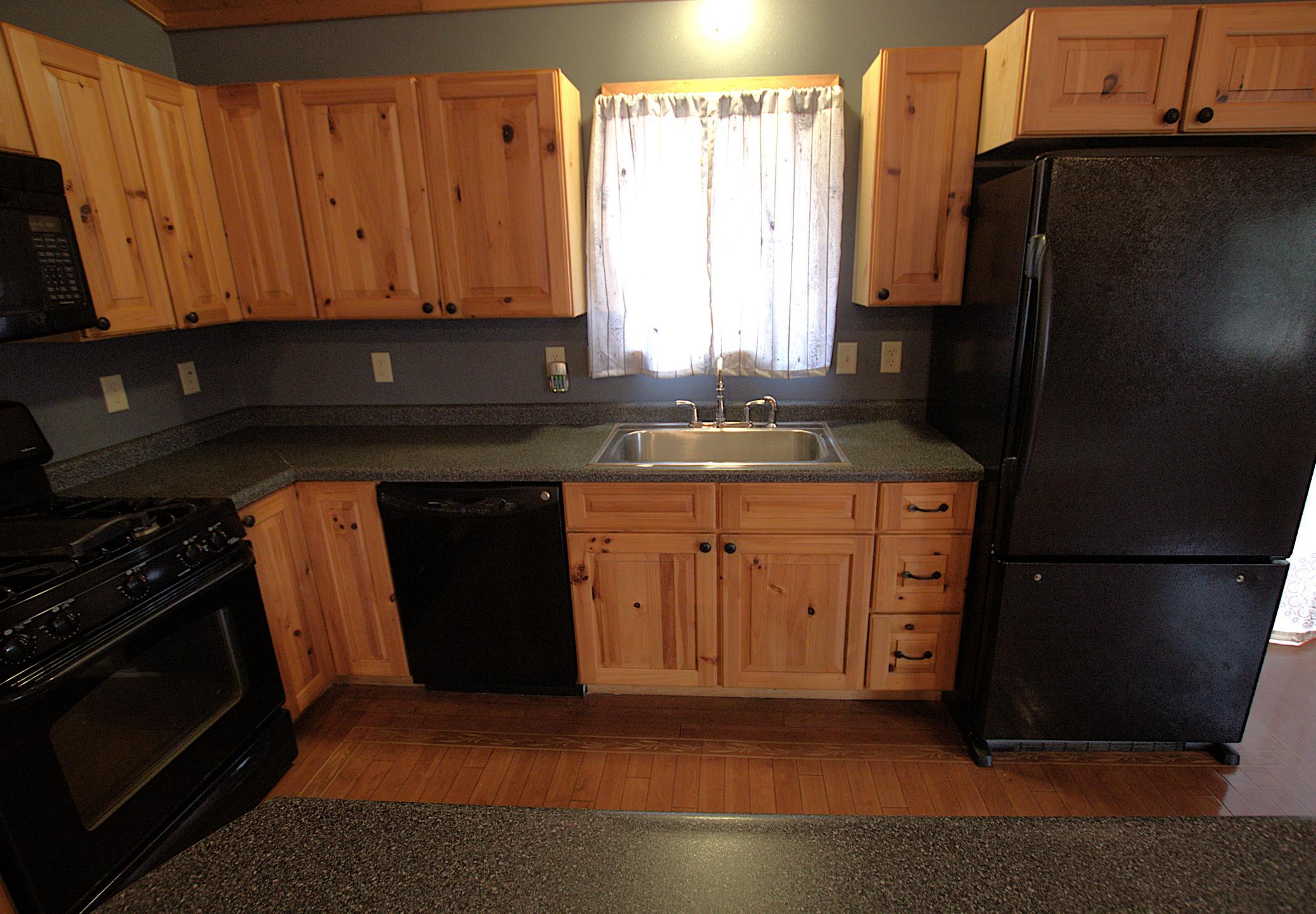 2006 single family home for sale at 501 2nd Street SW in Staples, MN — 3 bed, 2 bath (photo 6 of 27)