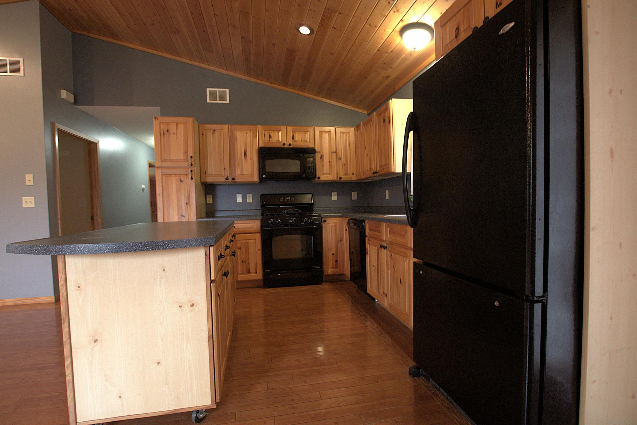 2006 single family home for sale at 501 2nd Street SW in Staples, MN — 3 bed, 2 bath (photo 7 of 27)