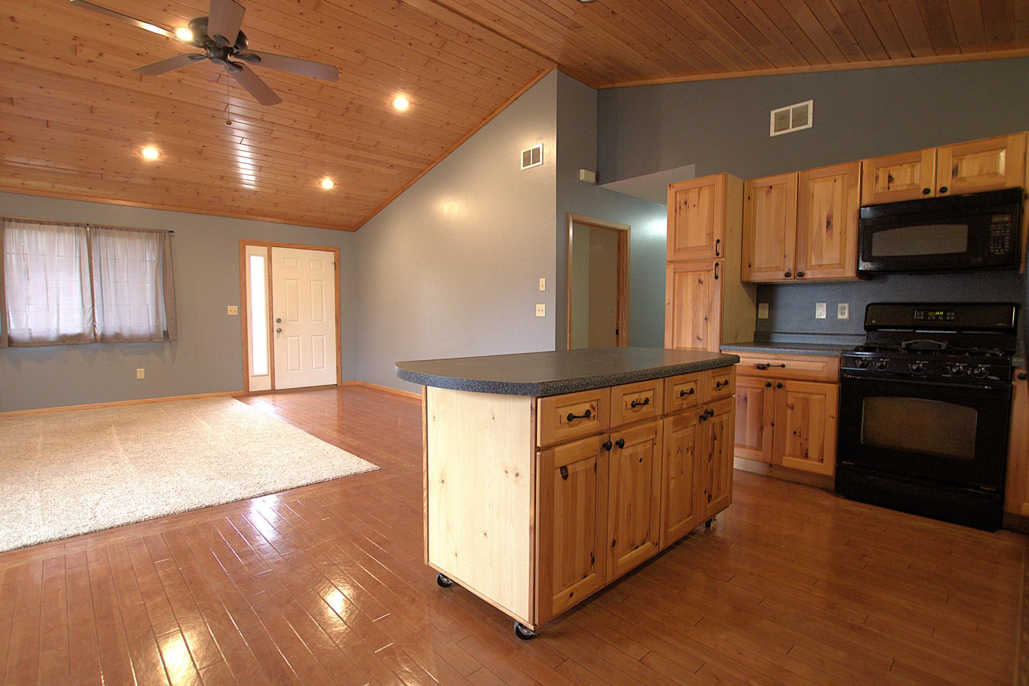 2006 single family home for sale at 501 2nd Street SW in Staples, MN — 3 bed, 2 bath (photo 8 of 27)
