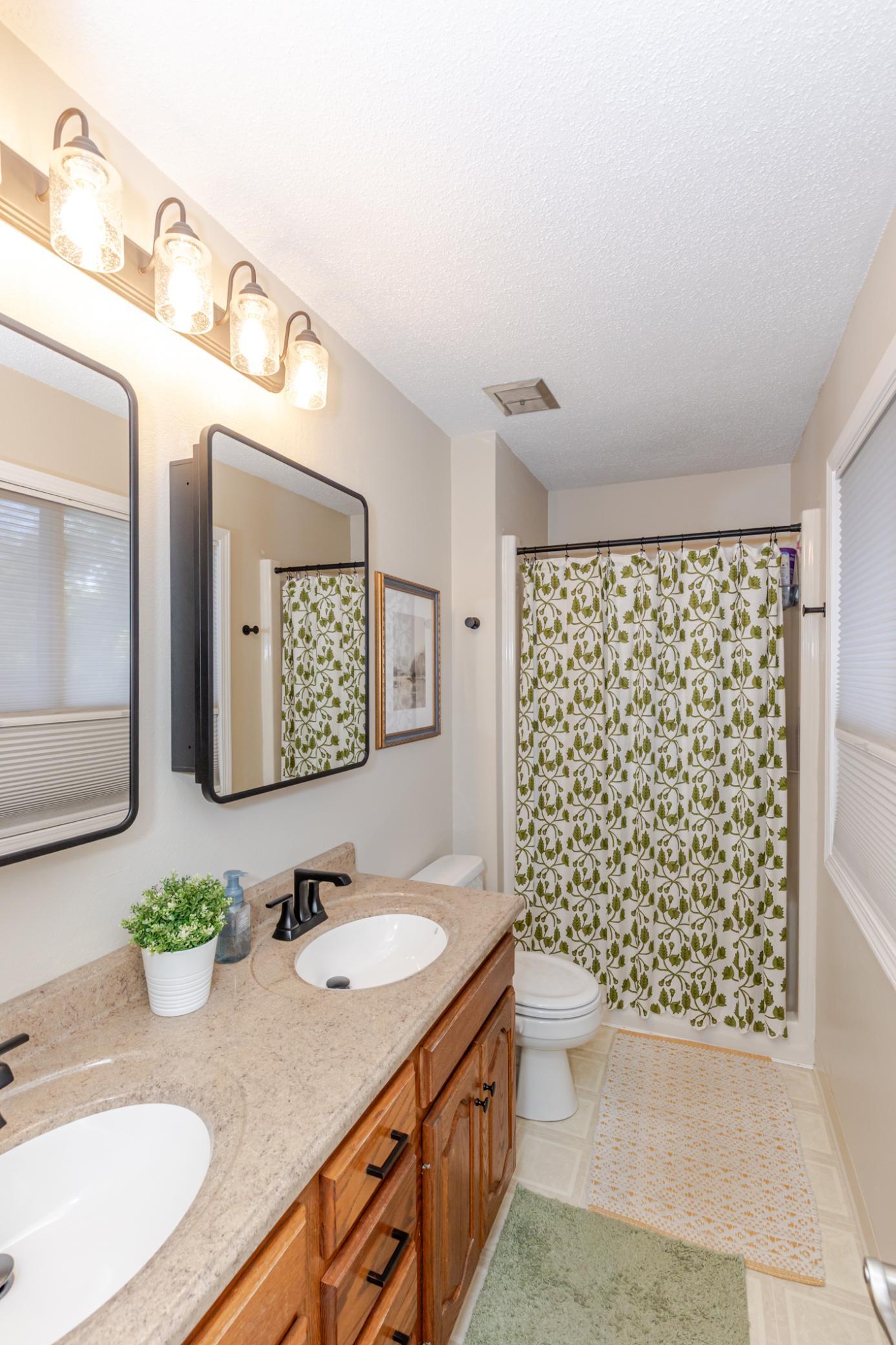 1976 single family home for sale at 1744 23rd Street S in Fargo, ND — 4 bed, 4 bath (photo 21 of 71)