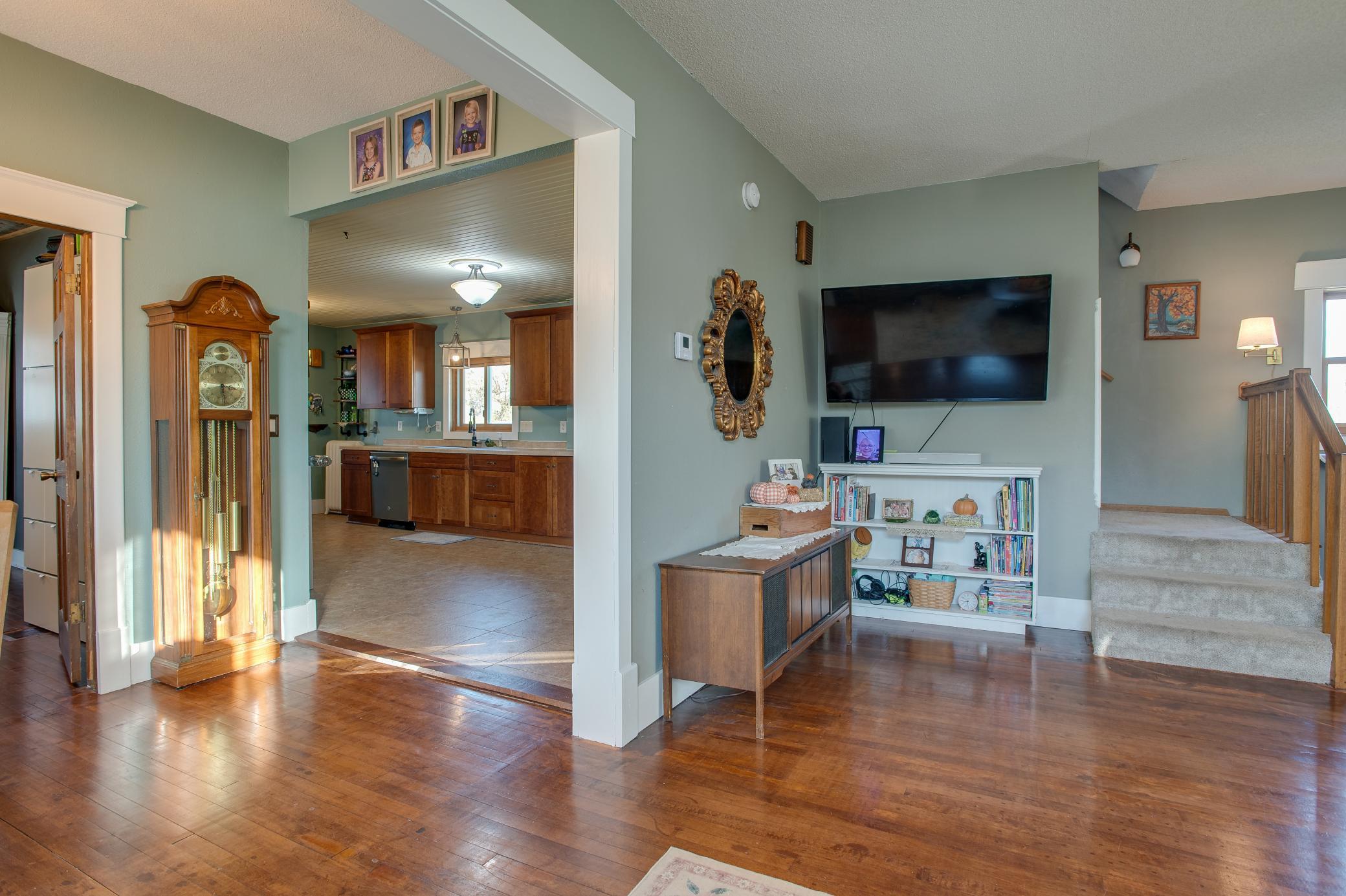1900 single family home for sale at 28 Francis Street in West Fargo, ND — 4 bed, 2 bath (photo 15 of 55)