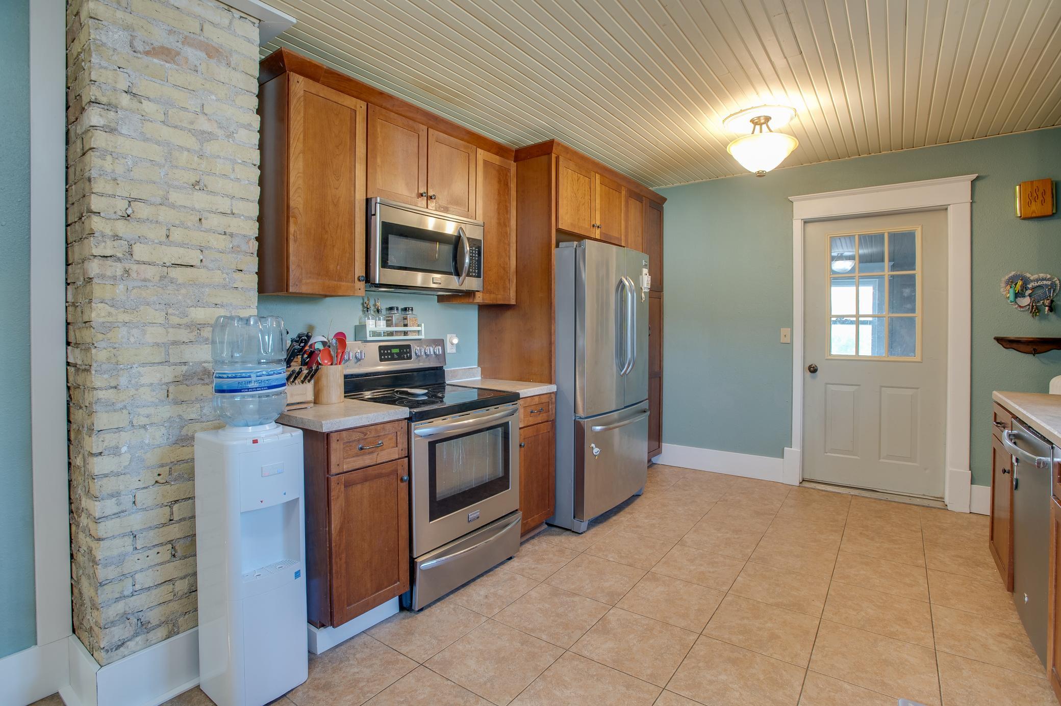 1900 single family home for sale at 28 Francis Street in West Fargo, ND — 4 bed, 2 bath (photo 19 of 55)