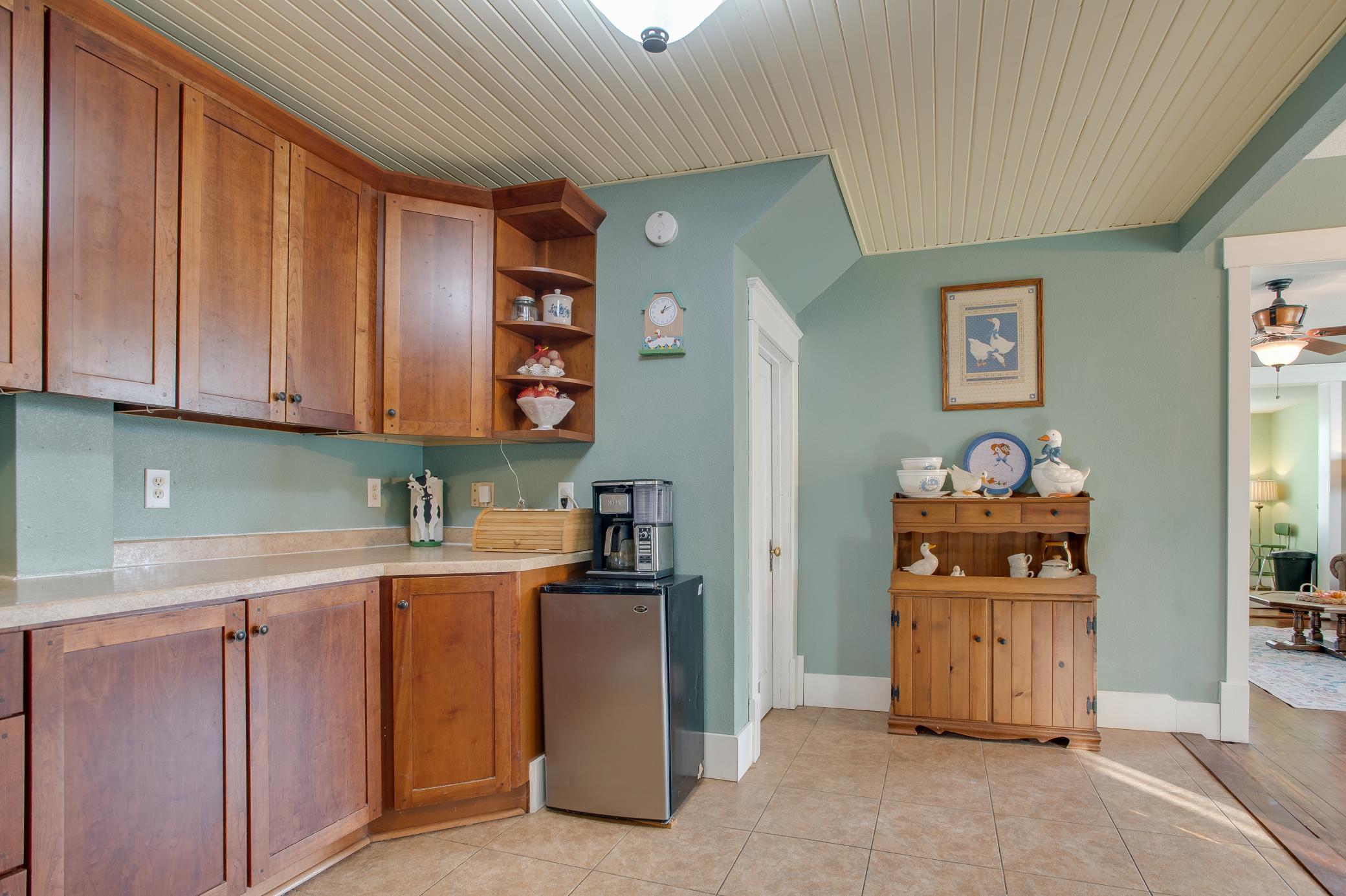1900 single family home for sale at 28 Francis Street in West Fargo, ND — 4 bed, 2 bath (photo 21 of 55)
