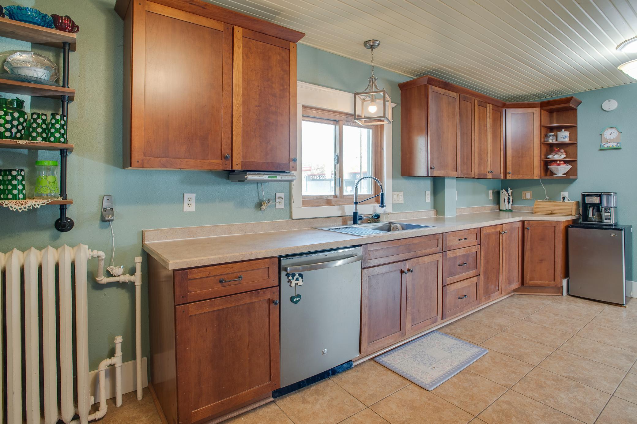1900 single family home for sale at 28 Francis Street in West Fargo, ND — 4 bed, 2 bath (photo 22 of 55)