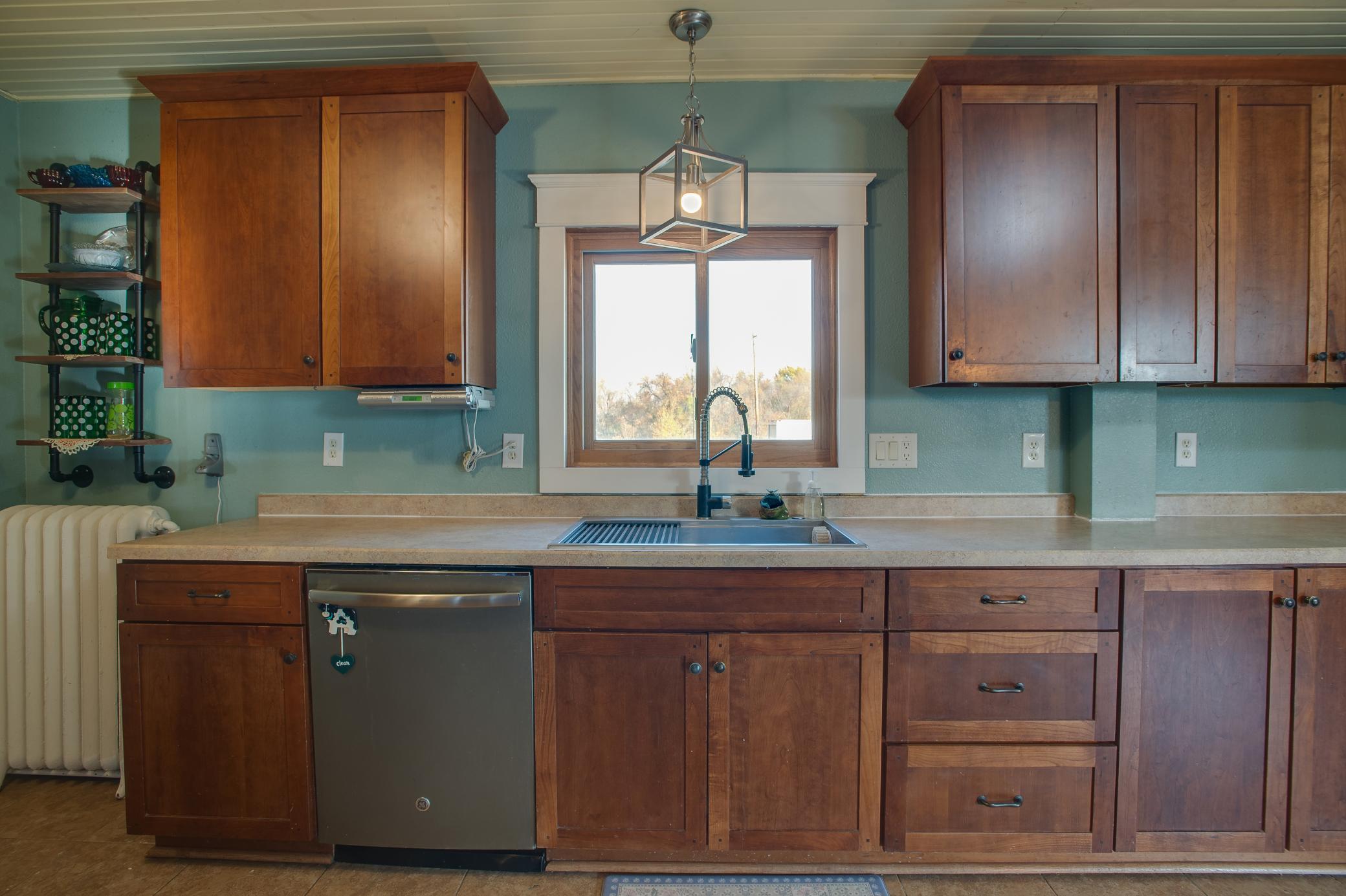 1900 single family home for sale at 28 Francis Street in West Fargo, ND — 4 bed, 2 bath (photo 23 of 55)