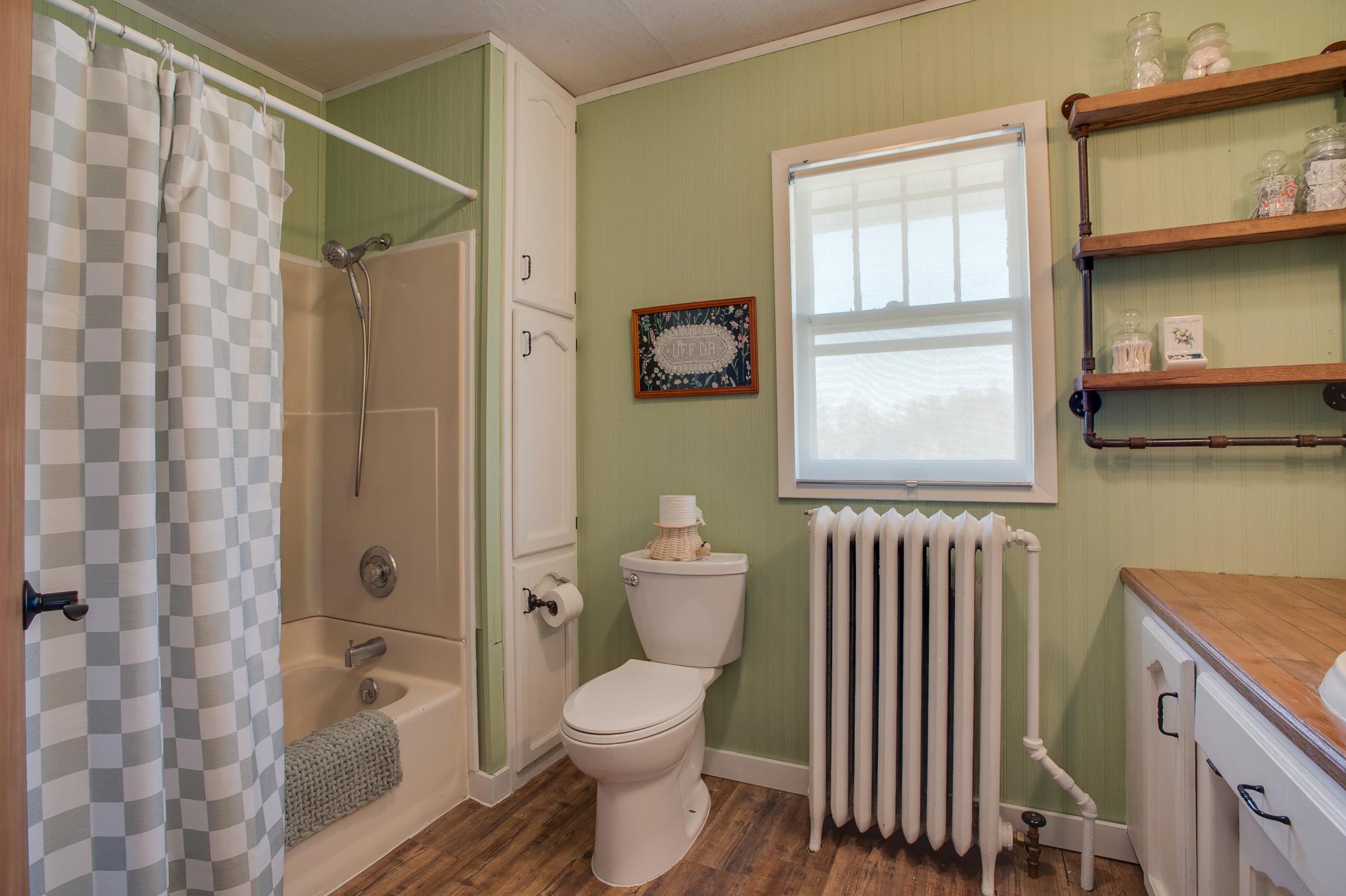 1900 single family home for sale at 28 Francis Street in West Fargo, ND — 4 bed, 2 bath (photo 40 of 55)