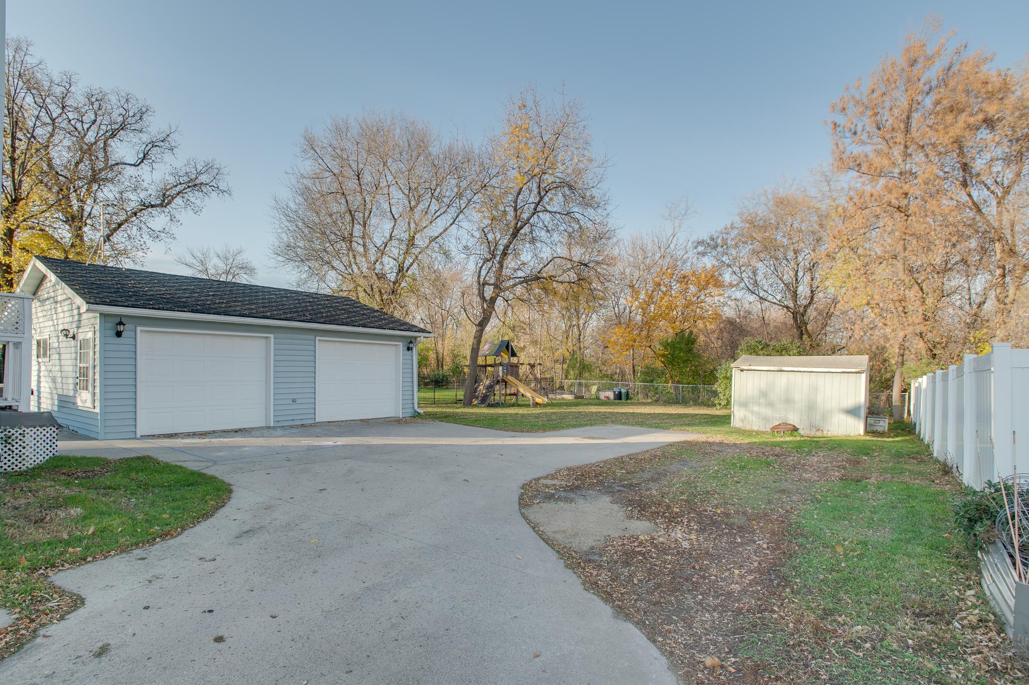 1900 single family home for sale at 28 Francis Street in West Fargo, ND — 4 bed, 2 bath (photo 47 of 55)