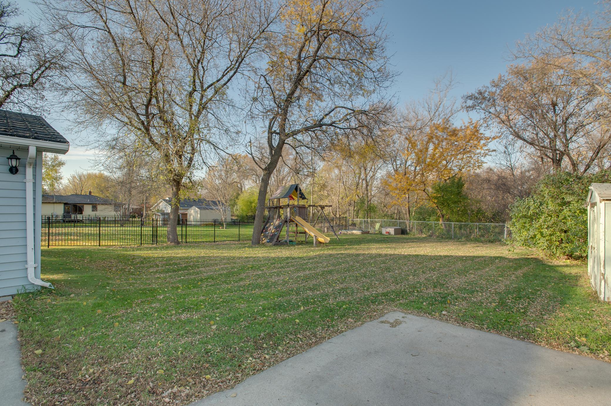 1900 single family home for sale at 28 Francis Street in West Fargo, ND — 4 bed, 2 bath (photo 49 of 55)