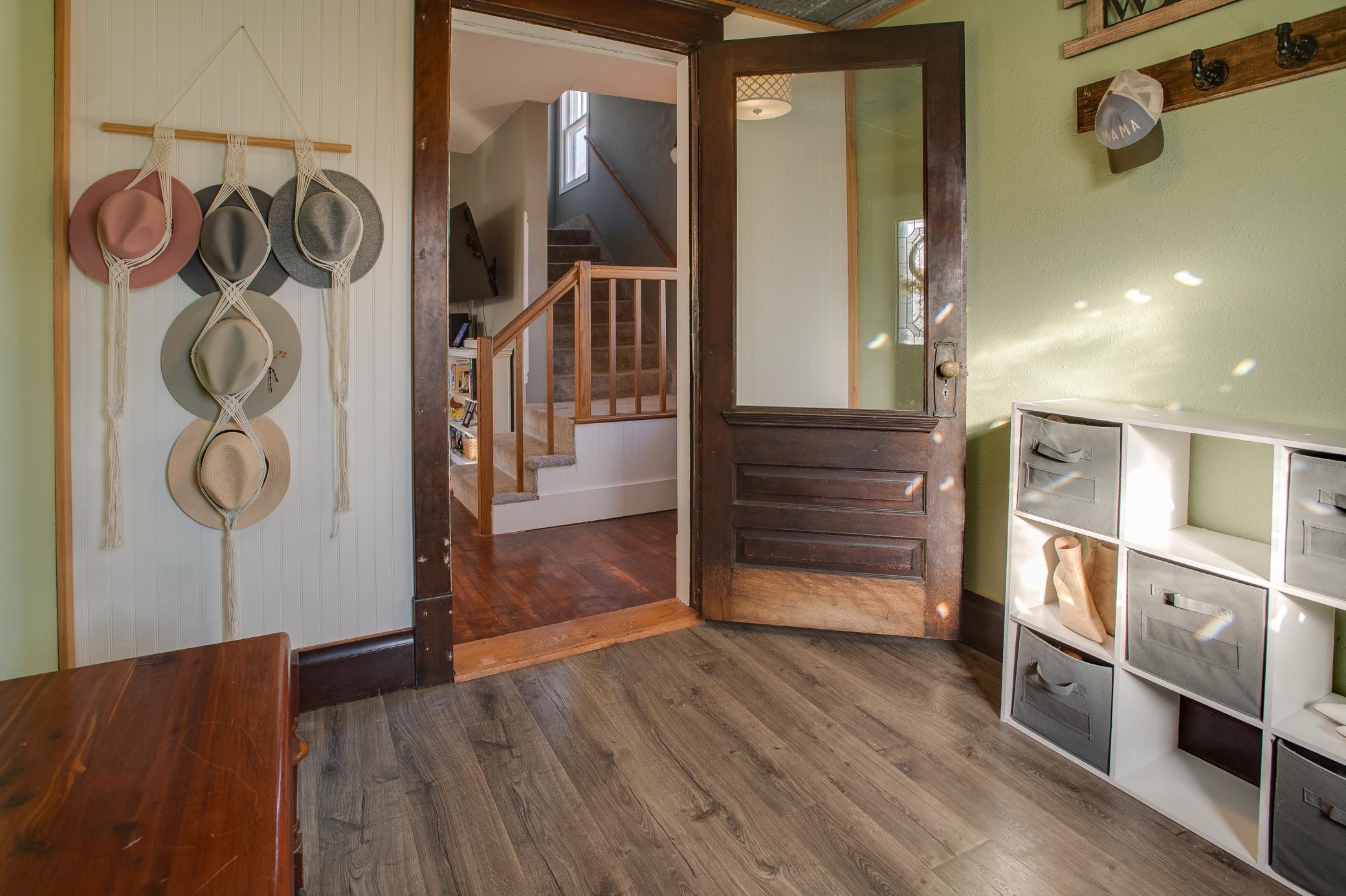 1900 single family home for sale at 28 Francis Street in West Fargo, ND — 4 bed, 2 bath (photo 6 of 55)